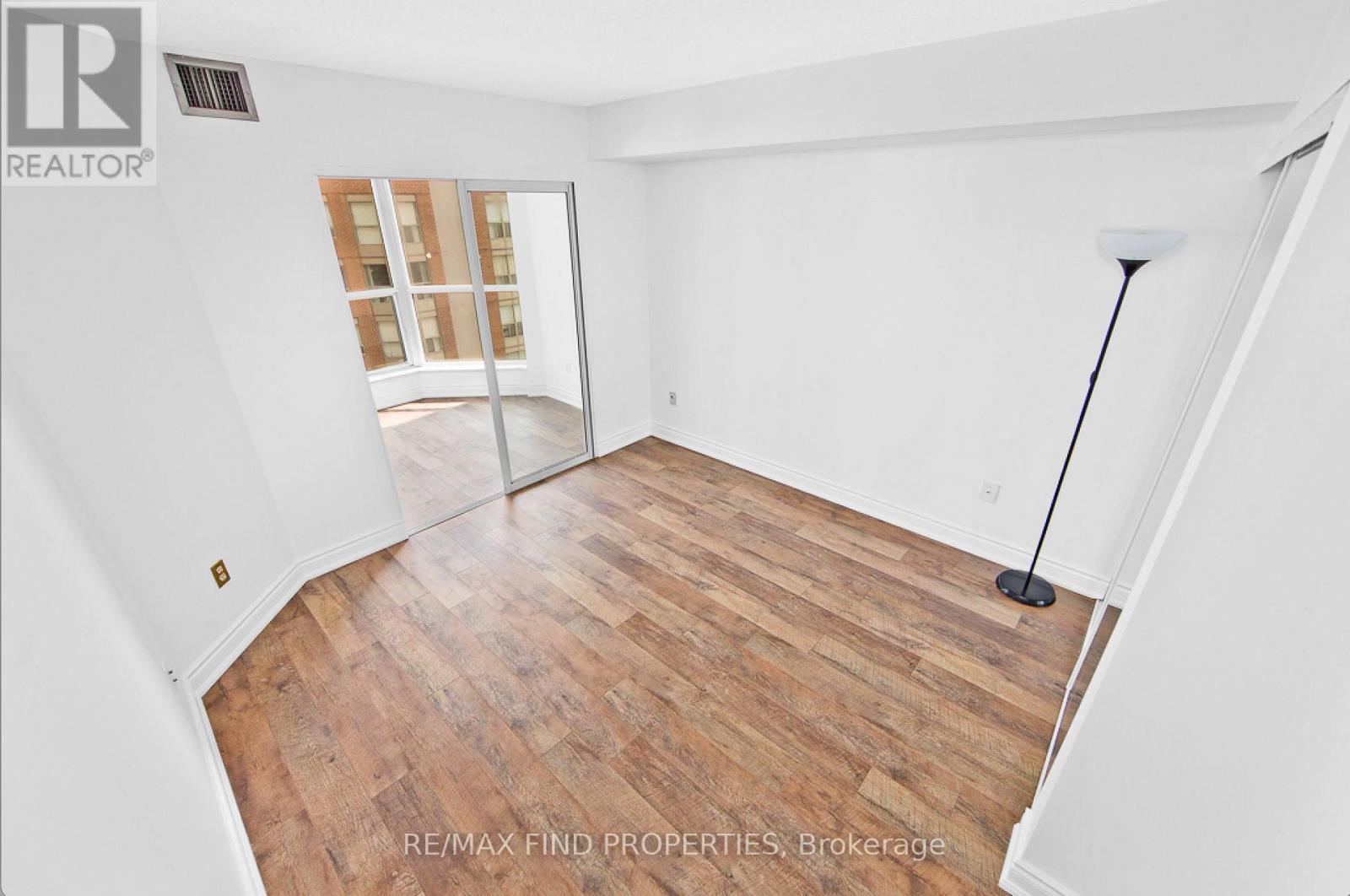 1907 - 335 Webb Drive, Mississauga, Ontario  L5B 4A1 - Photo 7 - W13762240