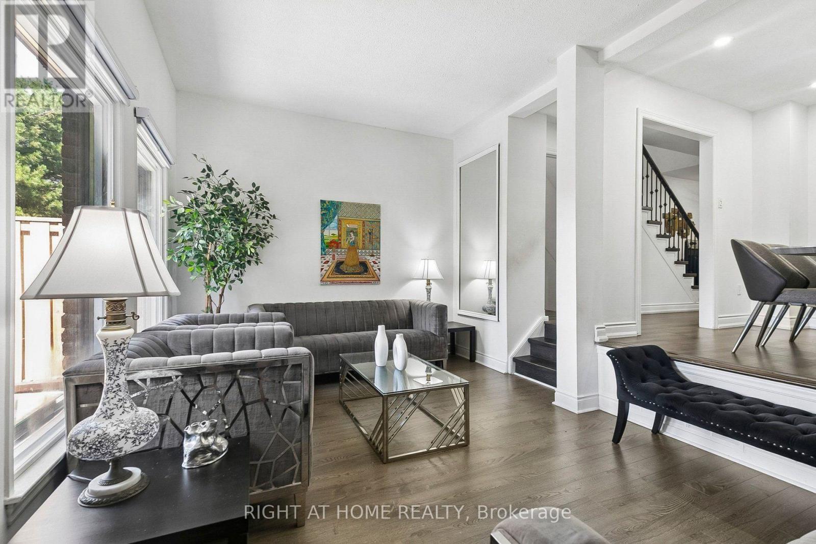 12 L'amoreaux Drive, Toronto, Ontario  M1W 2L9 - Photo 7 - E13756822