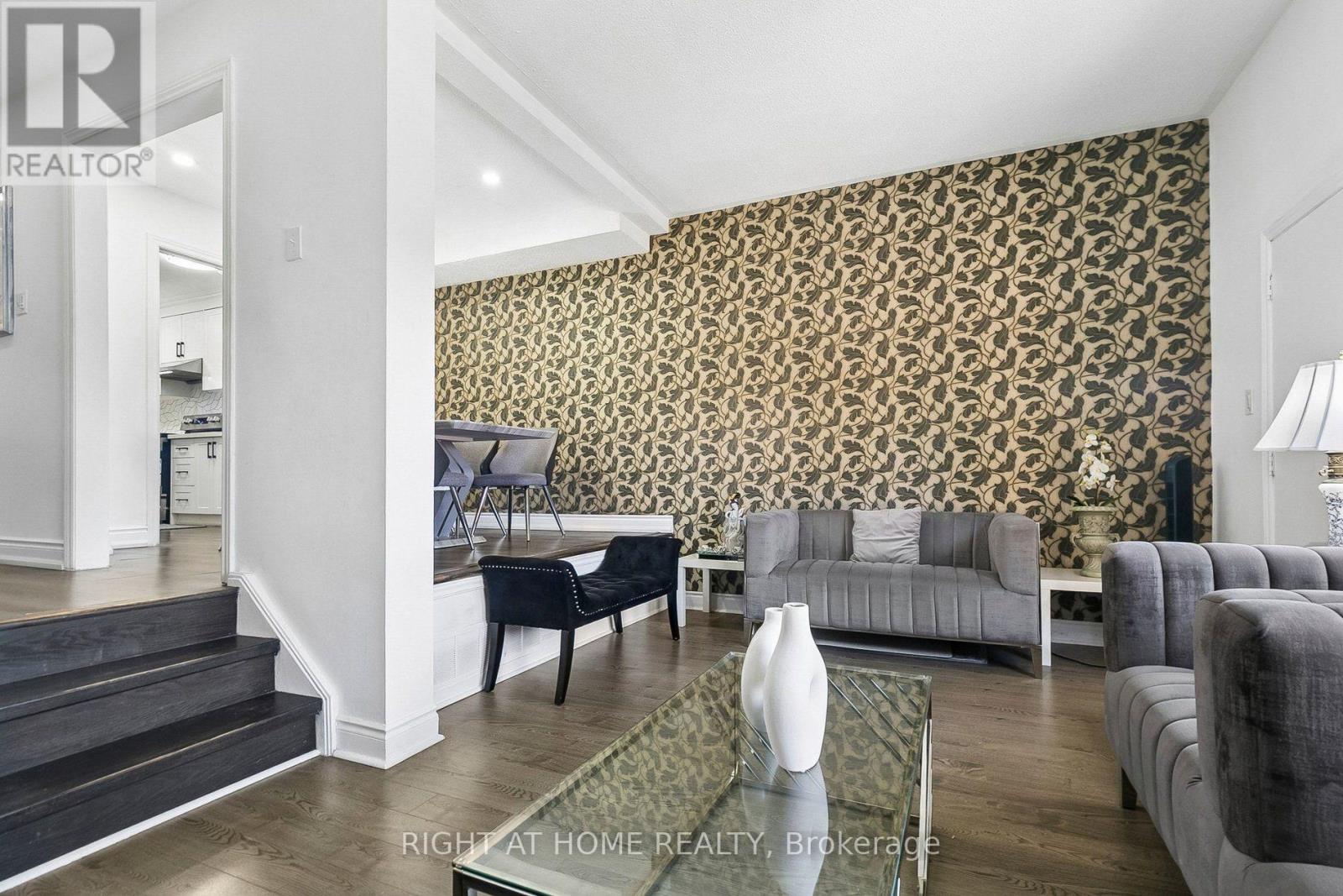 12 L'amoreaux Drive, Toronto, Ontario  M1W 2L9 - Photo 4 - E13756822