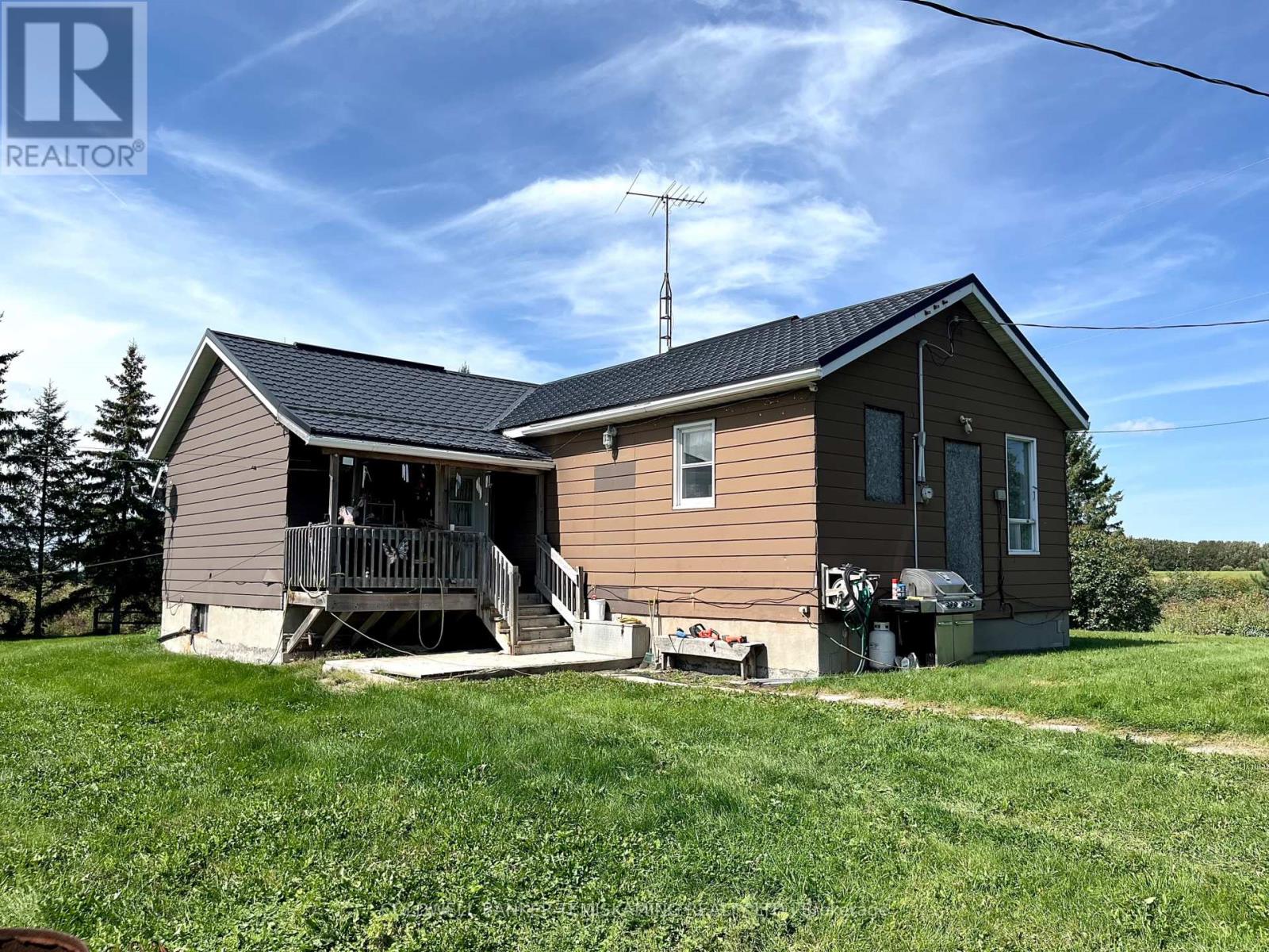864140 UNO PARK ROAD photo 2