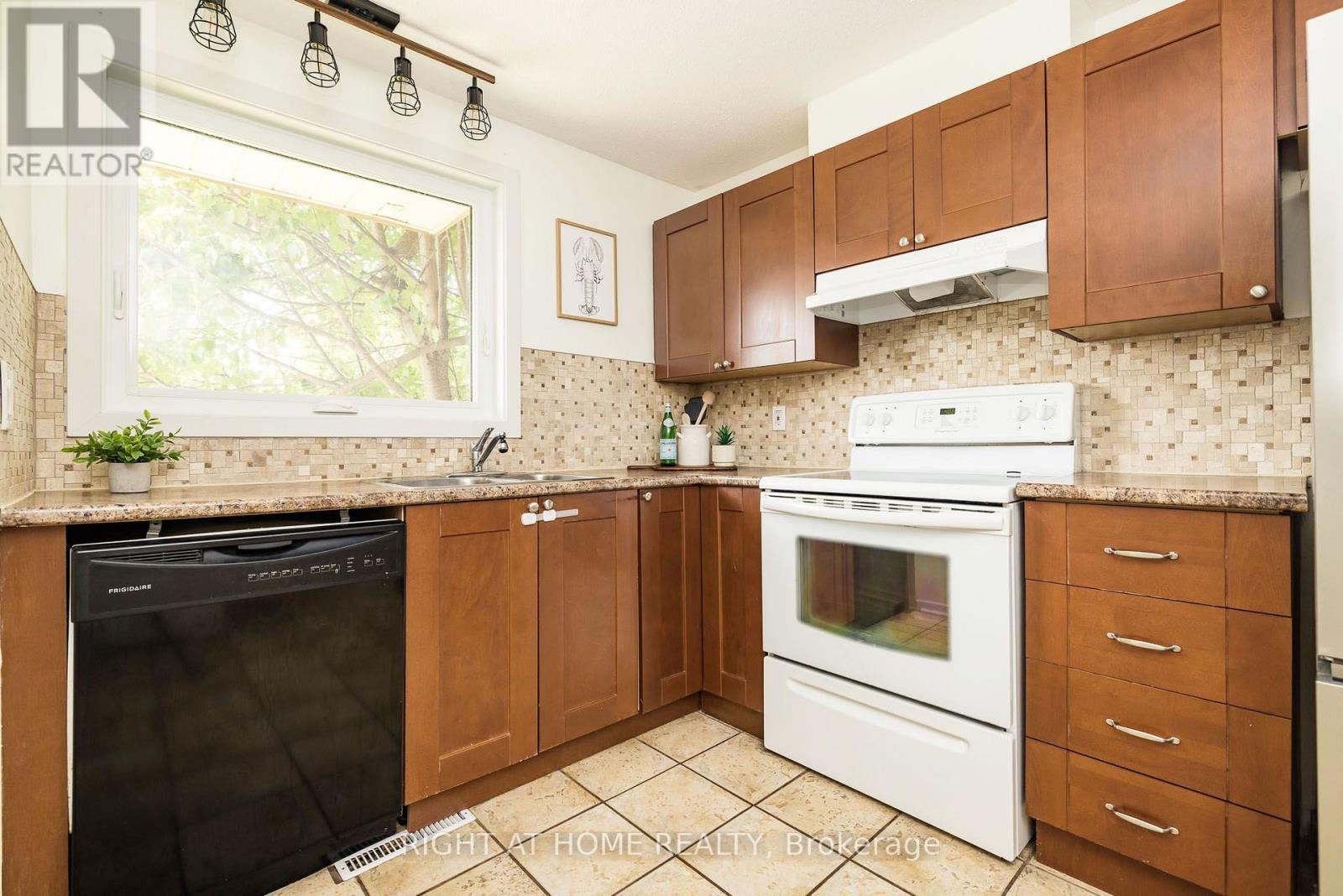 30 Berkshire Way, Ottawa, Ontario  K2J 2B2 - Photo 14 - X13759604