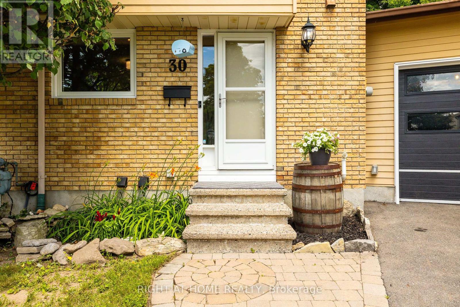 30 Berkshire Way, Ottawa, Ontario  K2J 2B2 - Photo 4 - X13759604
