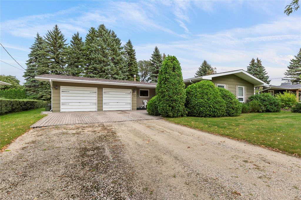575 Hanover Street, Steinbach, Manitoba  R5G 0J3 - Photo 1 - 202622491
