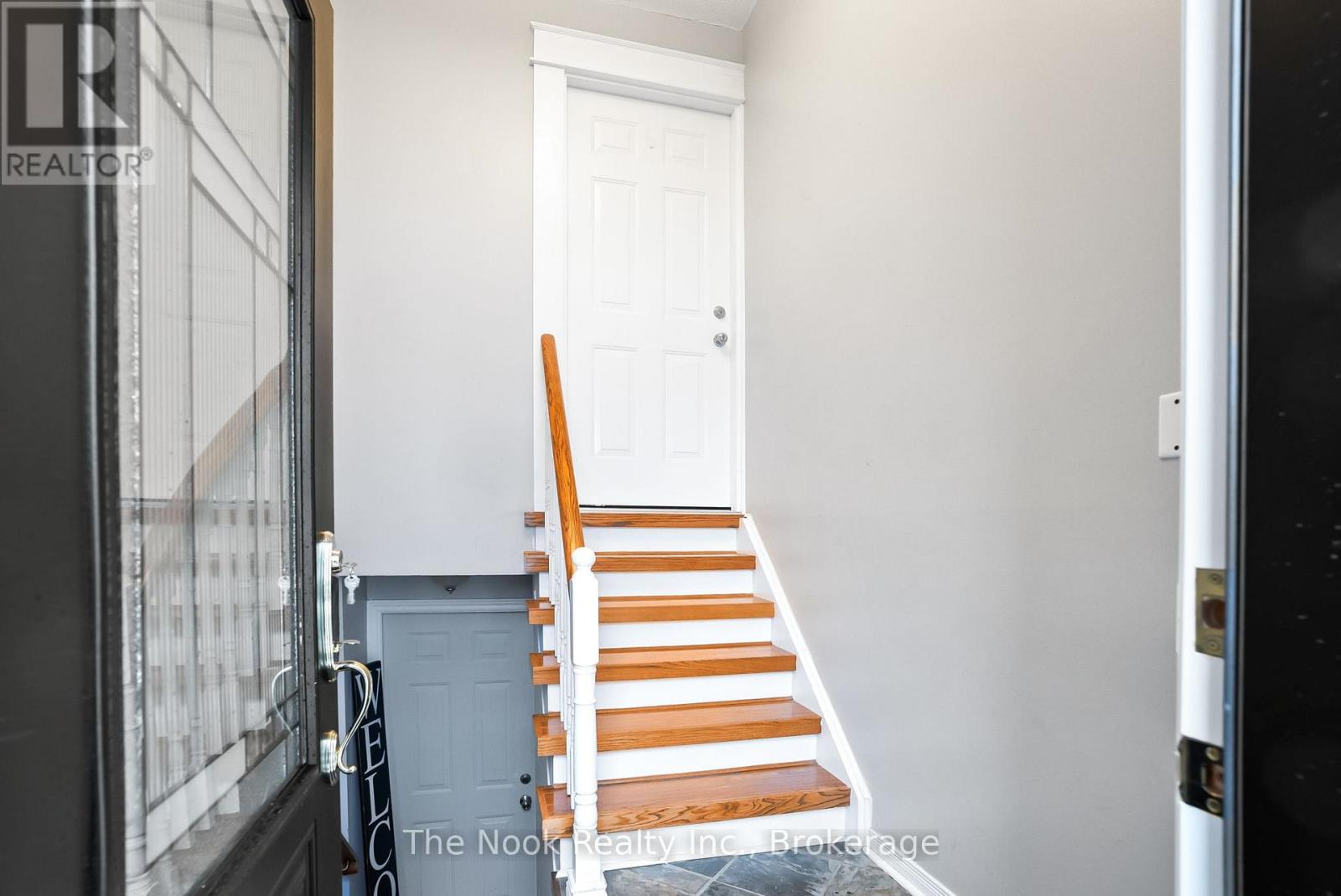 Main & Upper - 11 Jollow Drive, Clarington, Ontario  L1C 4V9 - Photo 2 - E13762574