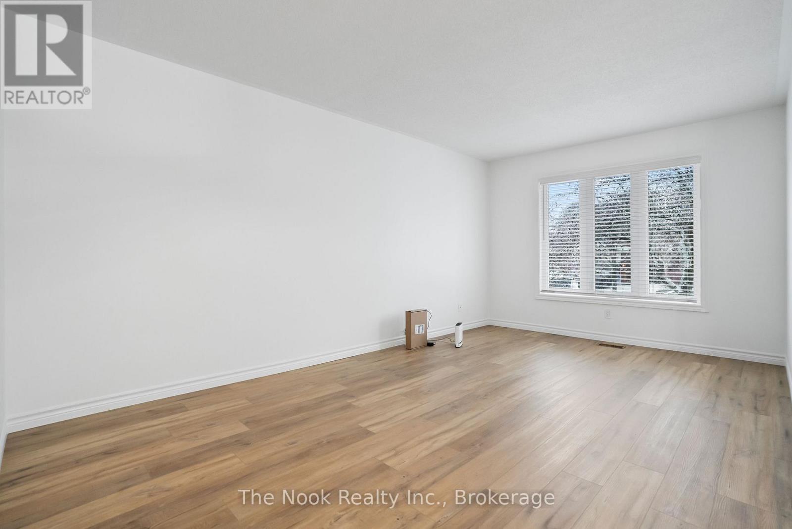 Main & Upper - 11 Jollow Drive, Clarington, Ontario  L1C 4V9 - Photo 3 - E13762574