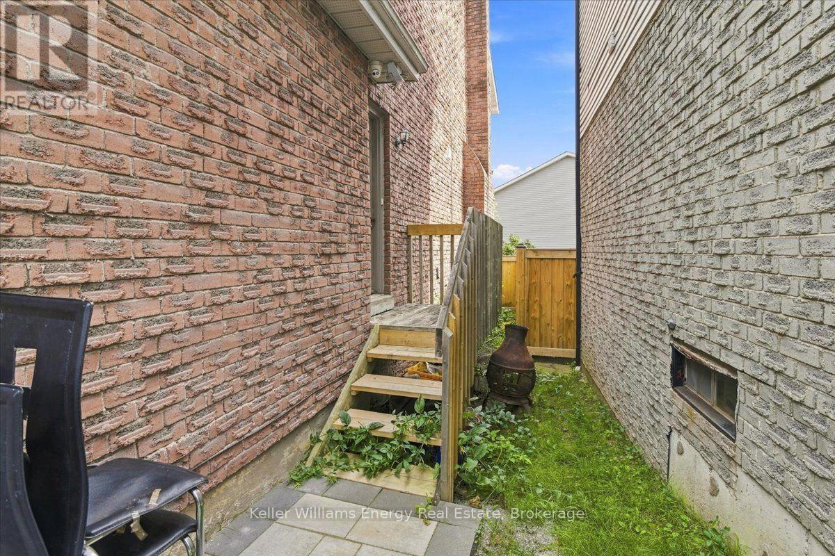 21 Upland Drive, Whitby, Ontario  L1N 8H9 - Photo 16 - E13762594