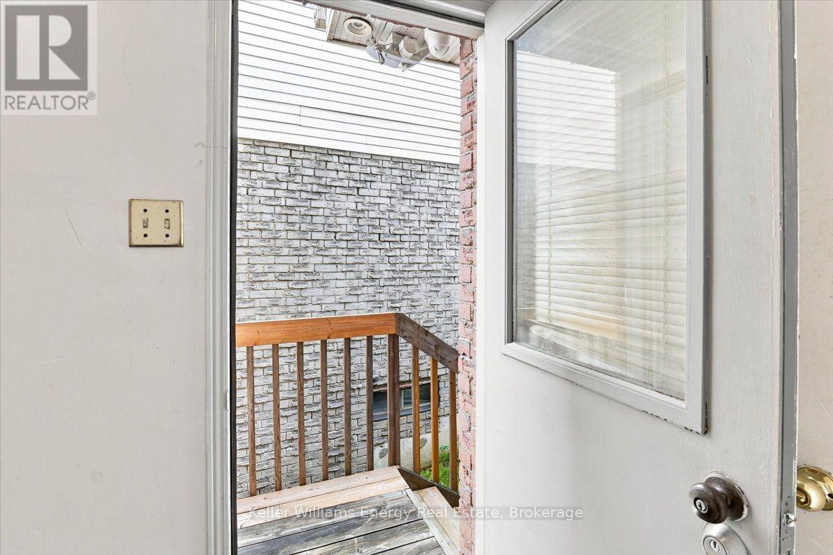 21 Upland Drive, Whitby, Ontario  L1N 8H9 - Photo 2 - E13762594