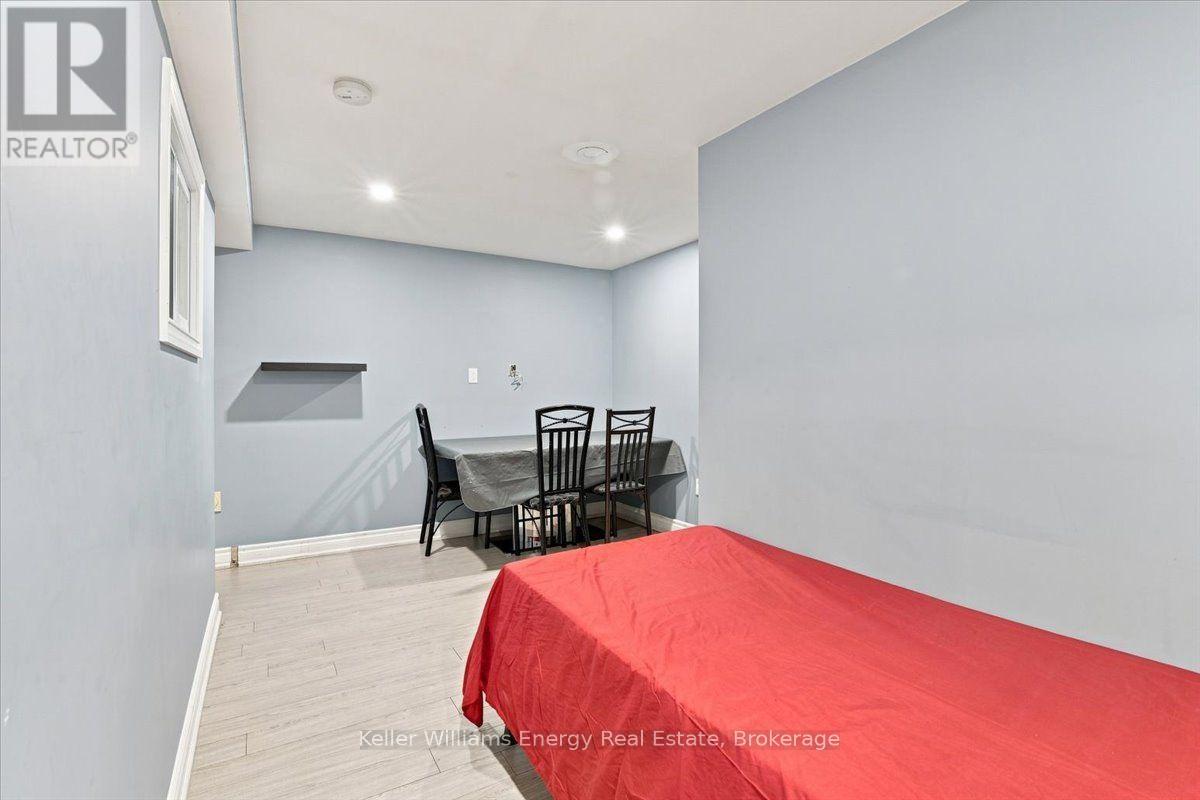 21 Upland Drive, Whitby, Ontario  L1N 8H9 - Photo 4 - E13762594