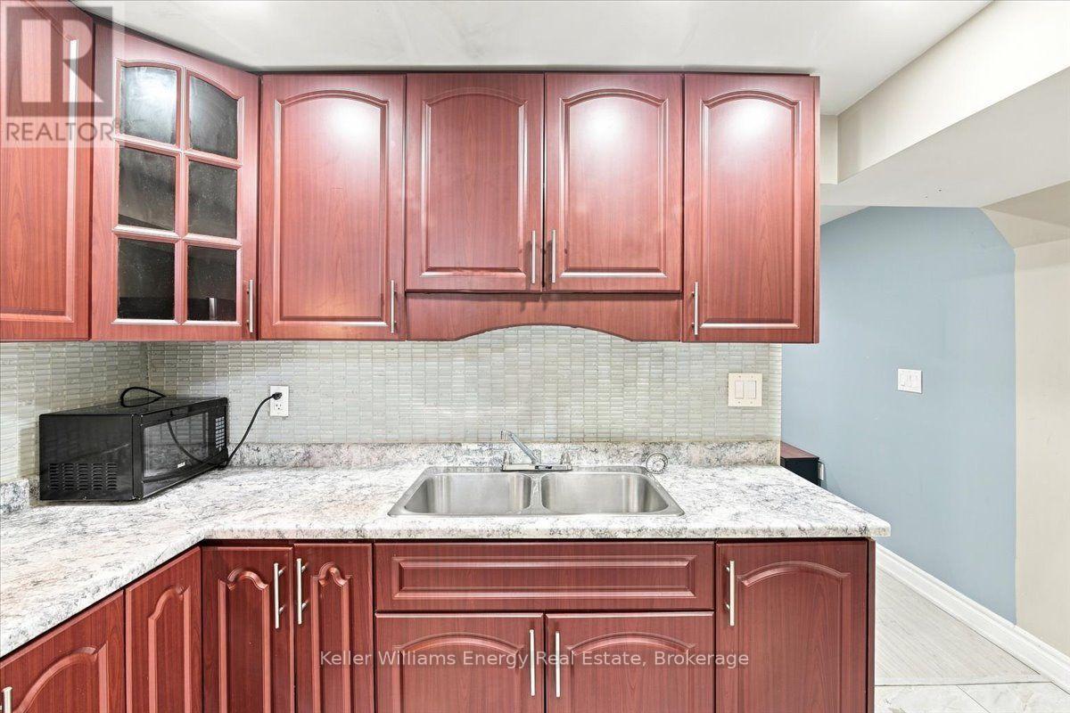 21 Upland Drive, Whitby, Ontario  L1N 8H9 - Photo 7 - E13762594