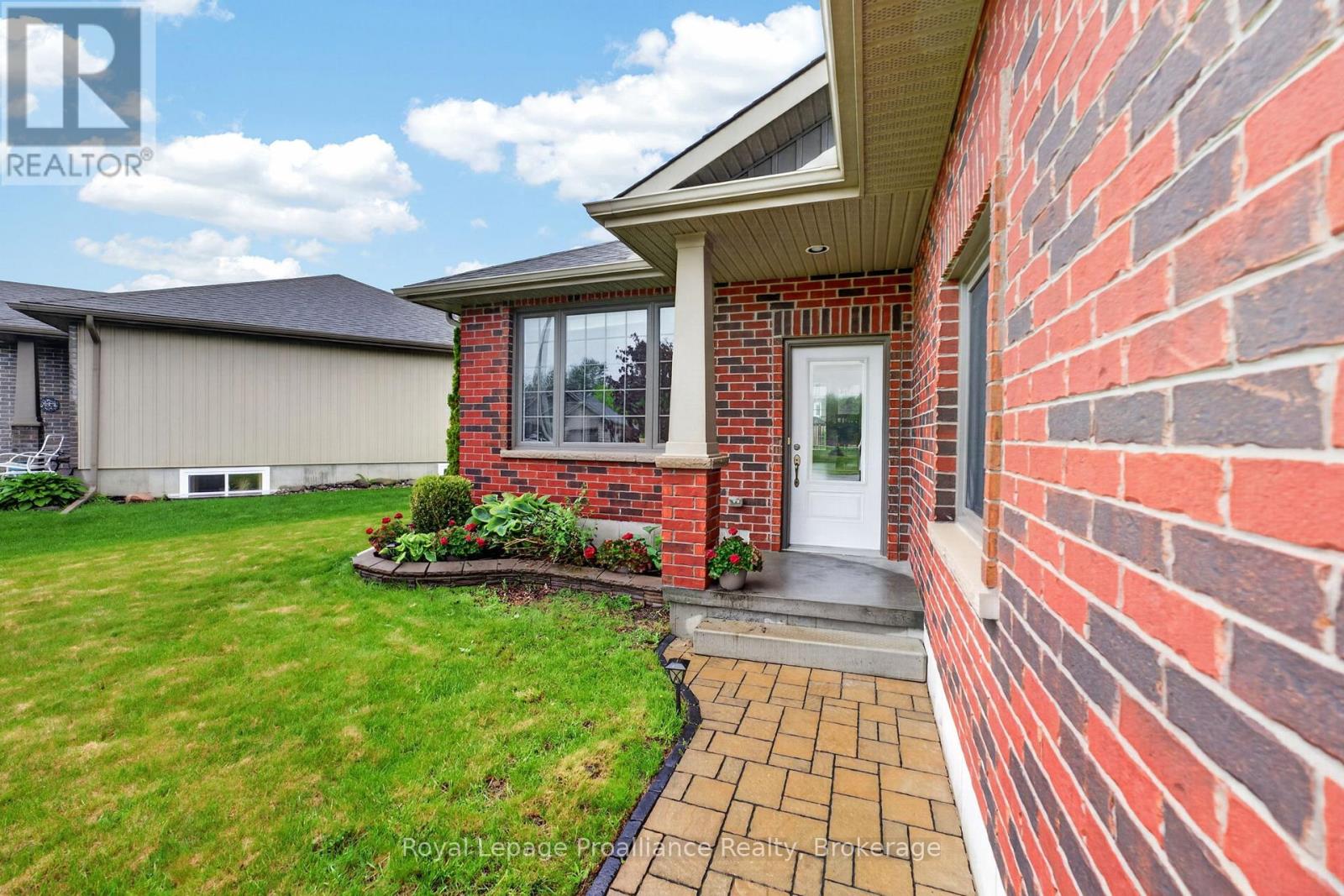 32 Aspen Drive, Quinte West, Ontario  K8V 0E2 - Photo 3 - X13762440