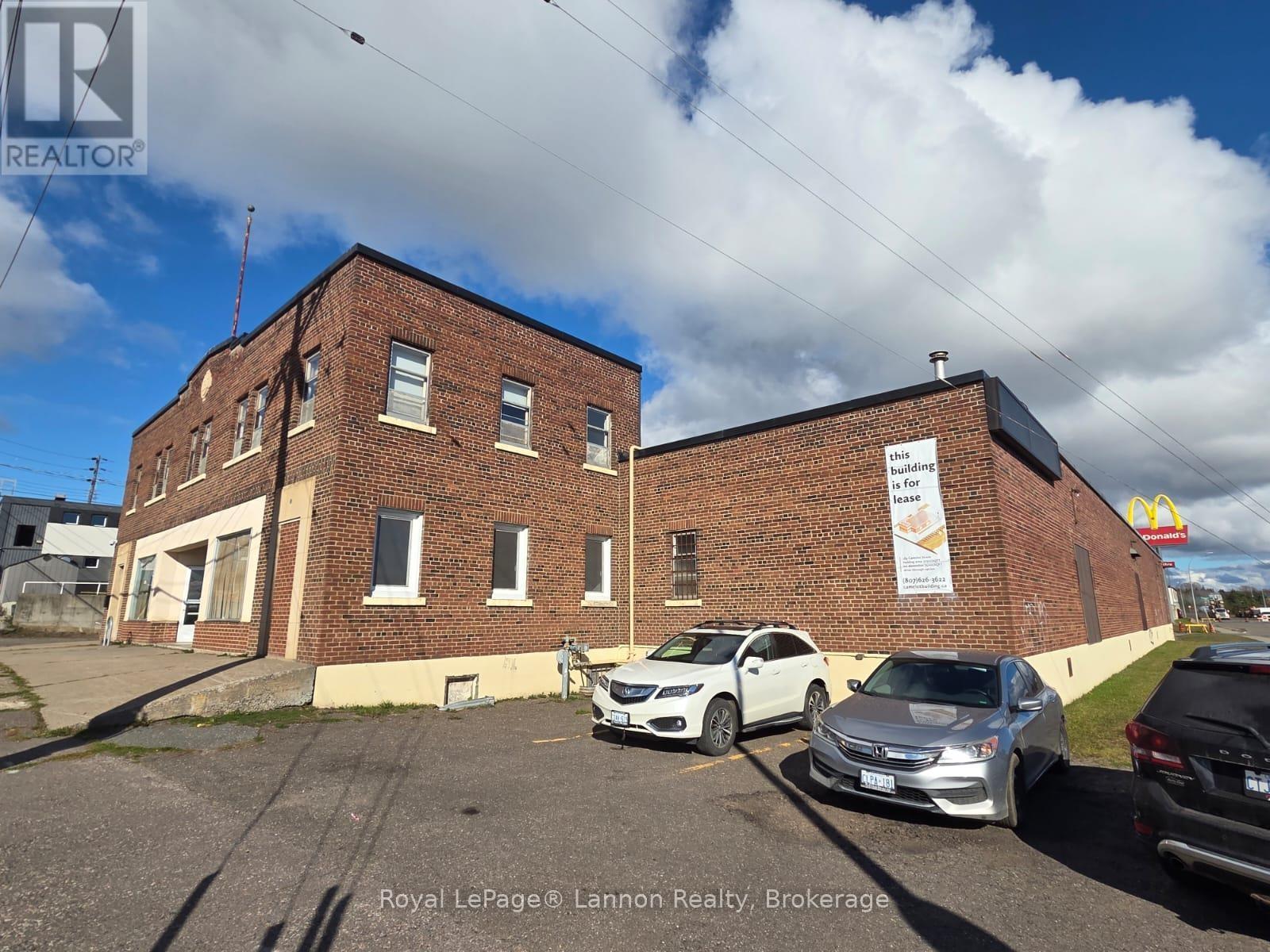184 CAMELOT STREET, Thunder Bay, Ontario