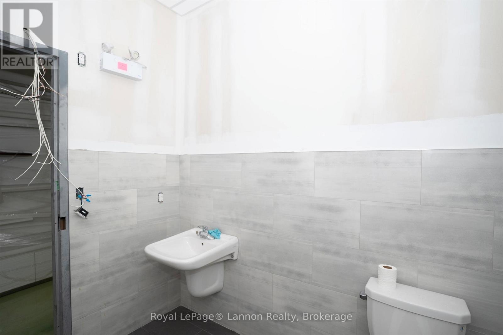 Unit B - 421 Victoria Avenue E, Thunder Bay, Ontario  P7C 1A6 - Photo 3 - X13549272