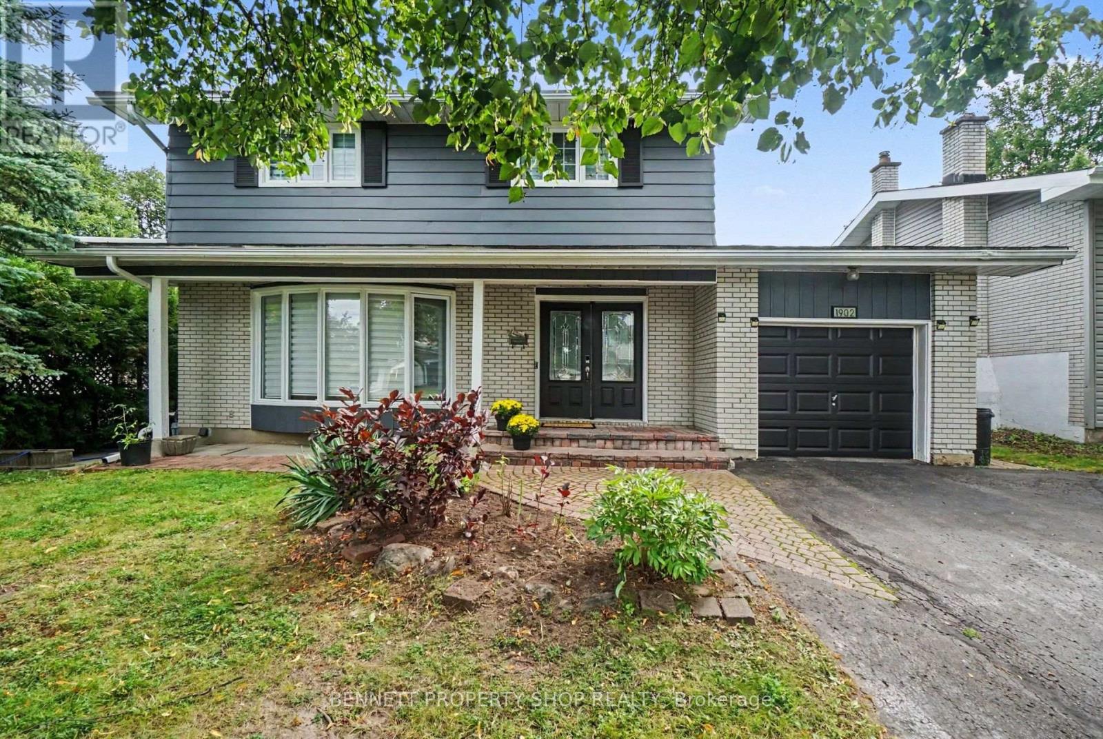 1902 Featherston Drive, Ottawa, Ontario  K1H 6P5 - Photo 1 - X13762540