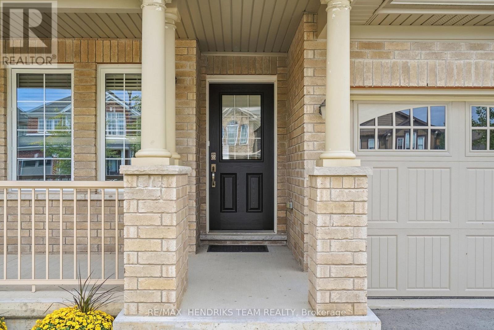 12 Riley Avenue, Pelham (Fonthill), Ontario L3B 5N5 - Photo 2 - X13762382