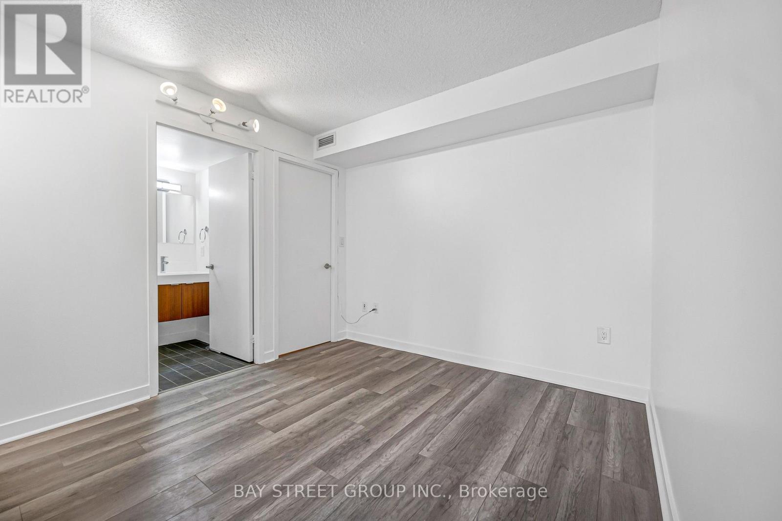 816 - 25 Telegram Mews, Toronto, Ontario  M5V 3Z1 - Photo 12 - C13762504