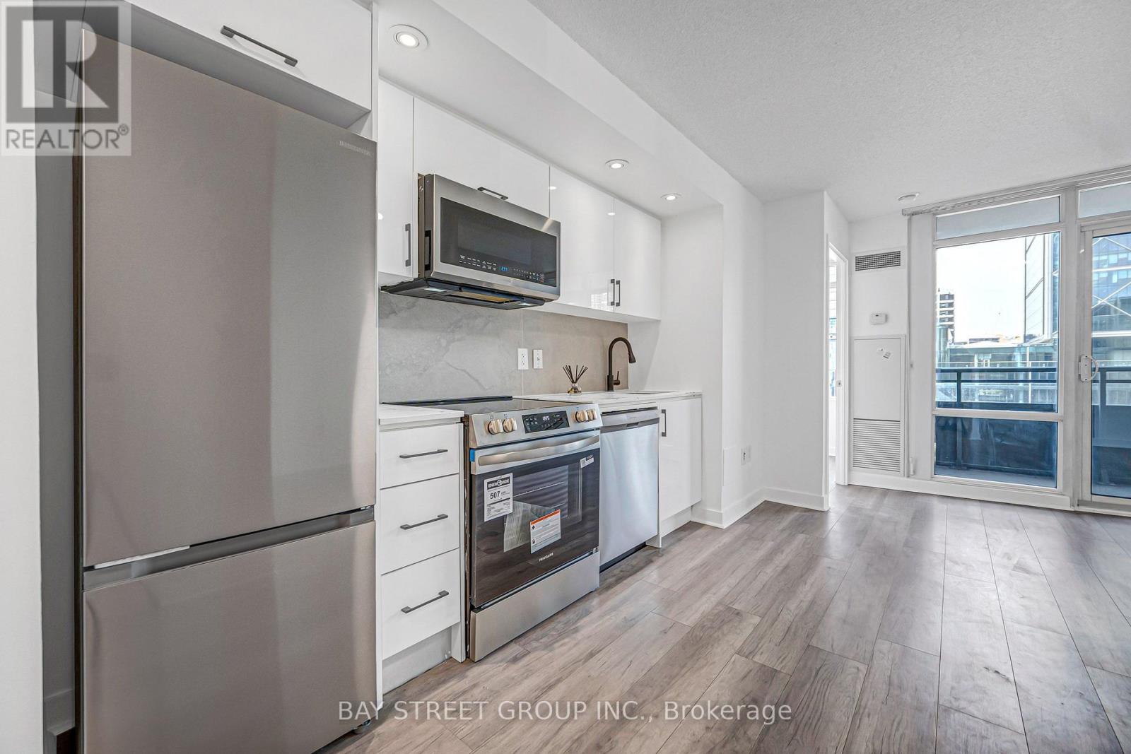 816 - 25 Telegram Mews, Toronto, Ontario  M5V 3Z1 - Photo 4 - C13762504