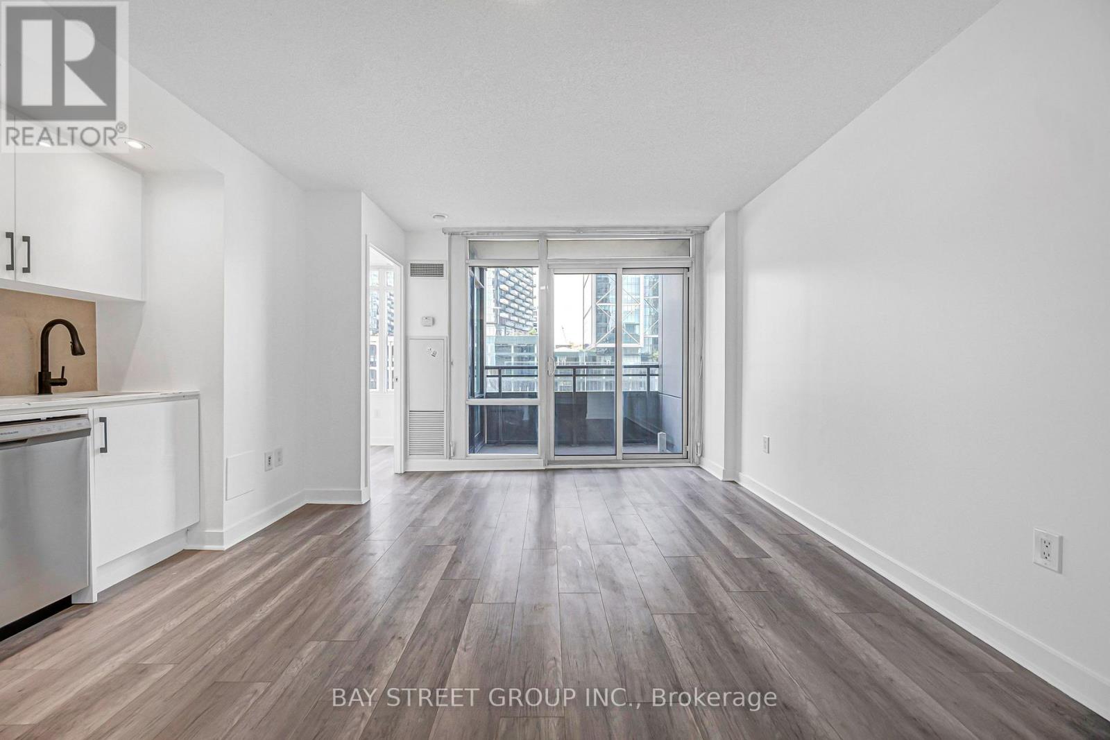 816 - 25 Telegram Mews, Toronto, Ontario  M5V 3Z1 - Photo 8 - C13762504