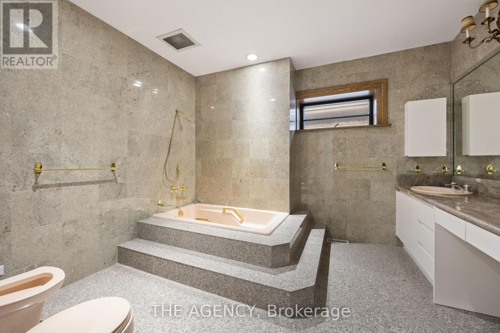 23 Bayview Ridge, Toronto, Ontario  M2L 1E3 - Photo 17 - C13762548