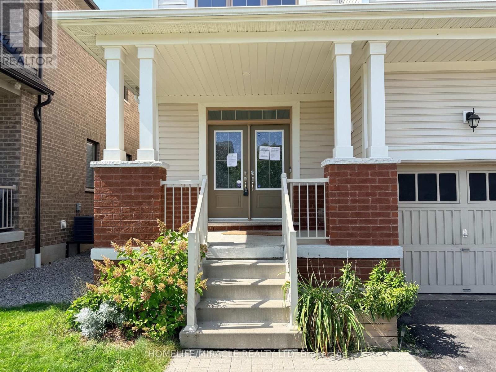 42 Arthur Mclaughlin Street, Clarington, Ontario  L1C 0T6 - Photo 2 - E13762342