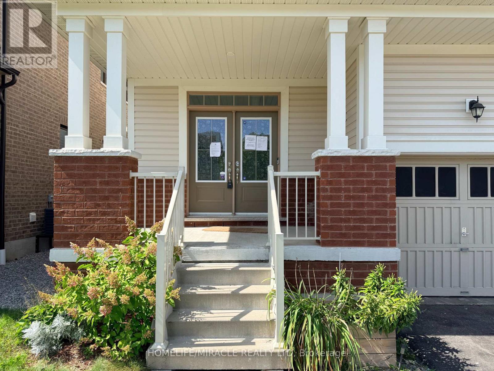 42 Arthur Mclaughlin Street, Clarington, Ontario  L1C 0T6 - Photo 3 - E13762342