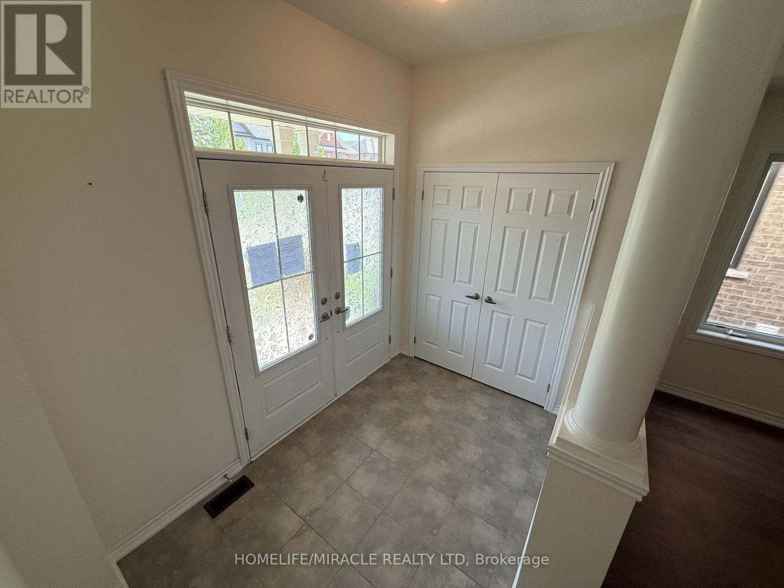 42 Arthur Mclaughlin Street, Clarington, Ontario  L1C 0T6 - Photo 4 - E13762342