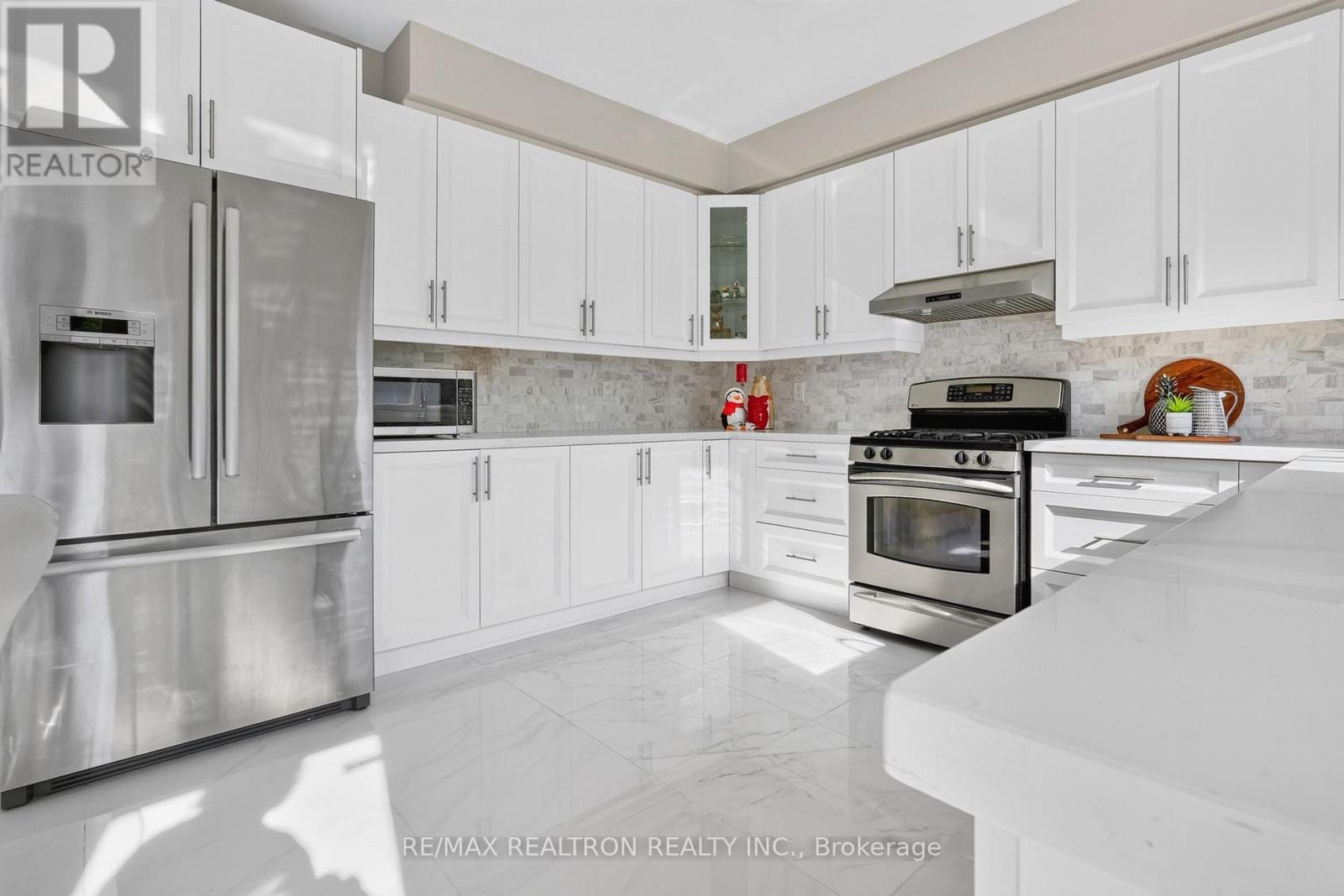 18 Carter-Bennett Drive, Ajax, Ontario  L1T 4N5 - Photo 8 - E13762542