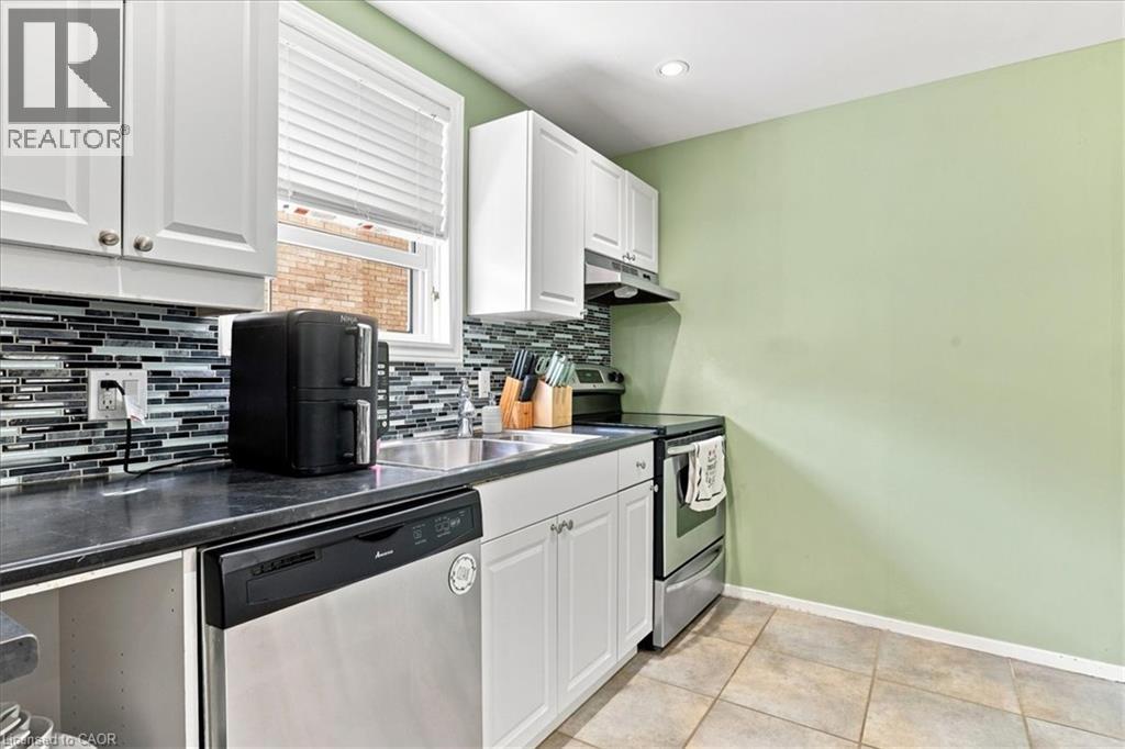 406 Duke Street W, Kitchener, Ontario  N2H 3Y5 - Photo 3 - 40861084