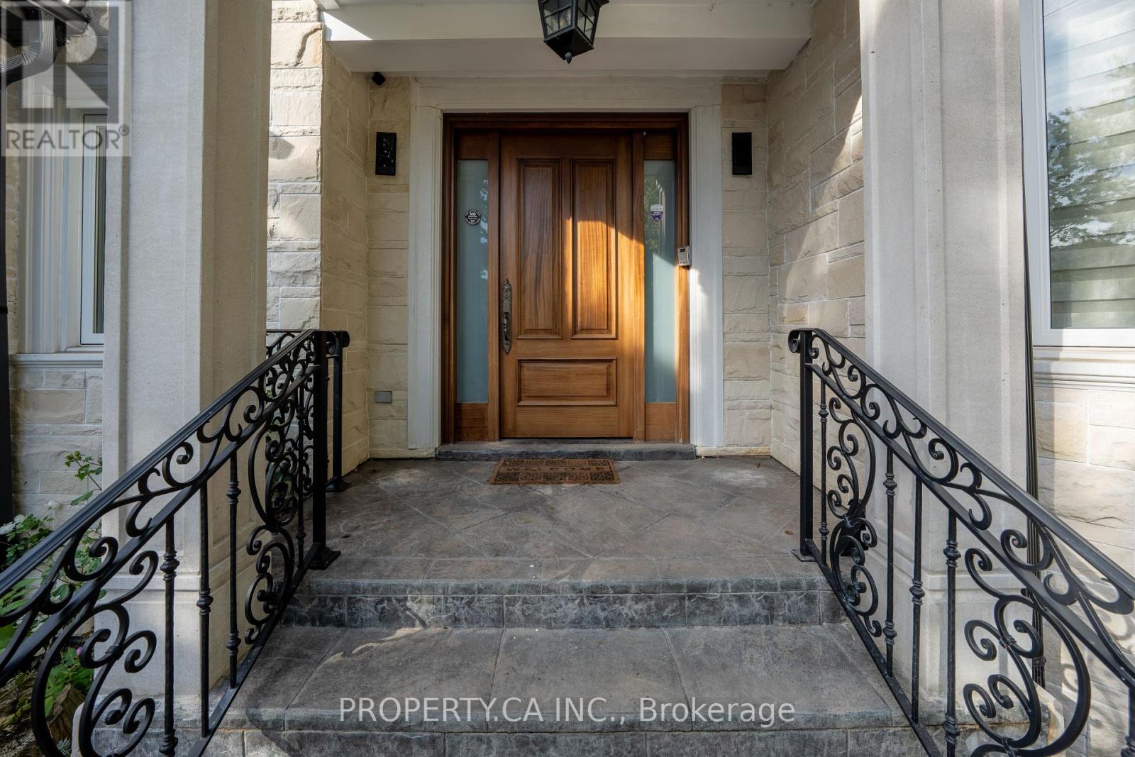 76 Concord Road, Vaughan (Beverley Glen), Ontario  L4J 3M3 - Photo 2 - N13762454