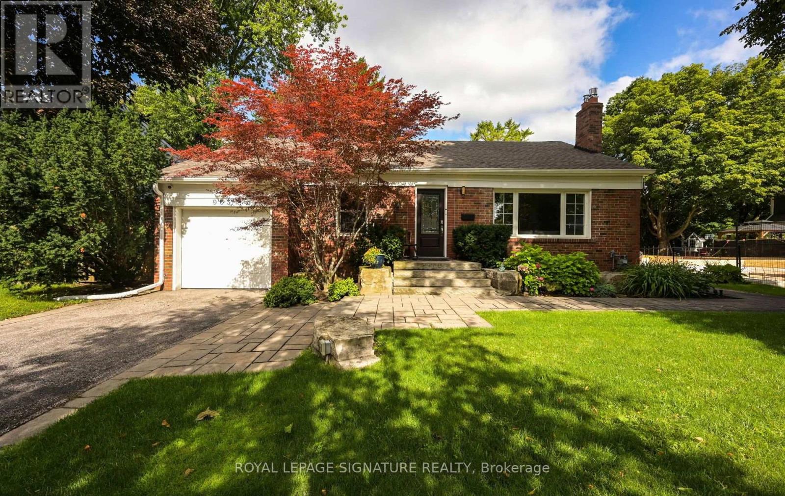 903 Johnathan Drive, Mississauga, Ontario  L4Y 1J7 - Photo 2 - W13760174