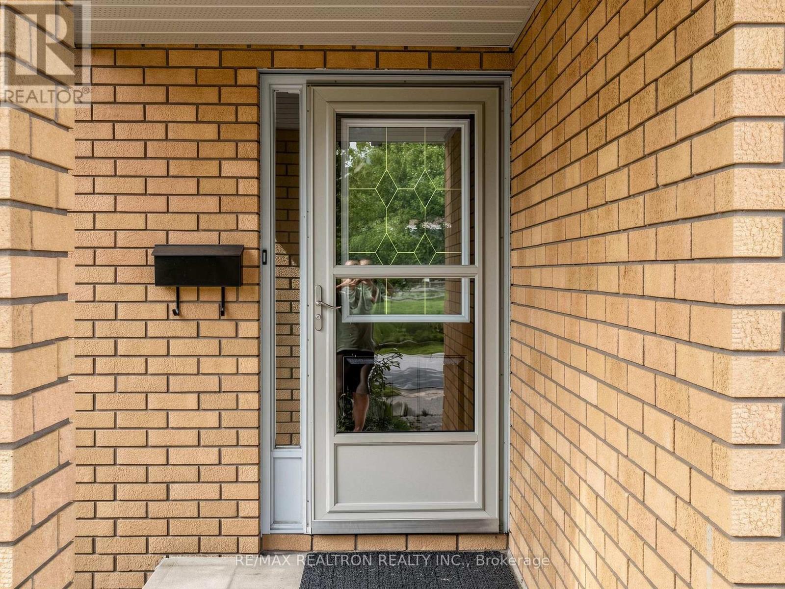 101 Chieftain Crescent, Barrie, Ontario  L4N 6J2 - Photo 2 - S13762328