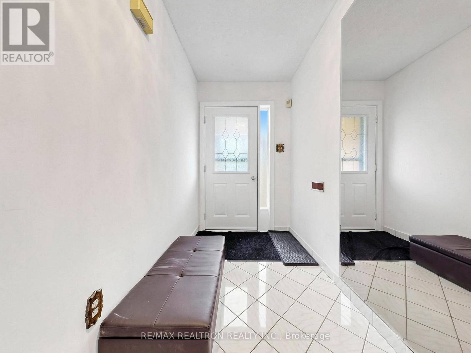 101 Chieftain Crescent, Barrie, Ontario  L4N 6J2 - Photo 3 - S13762328