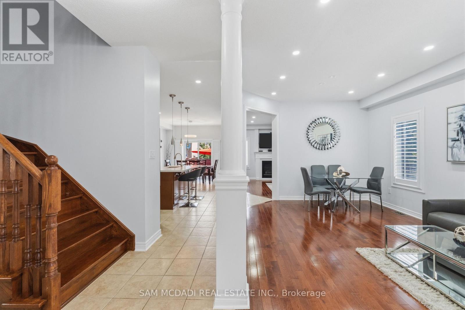 5604 Doctor Peddle Crescent, Mississauga, Ontario  L5M 0K6 - Photo 4 - W13762360