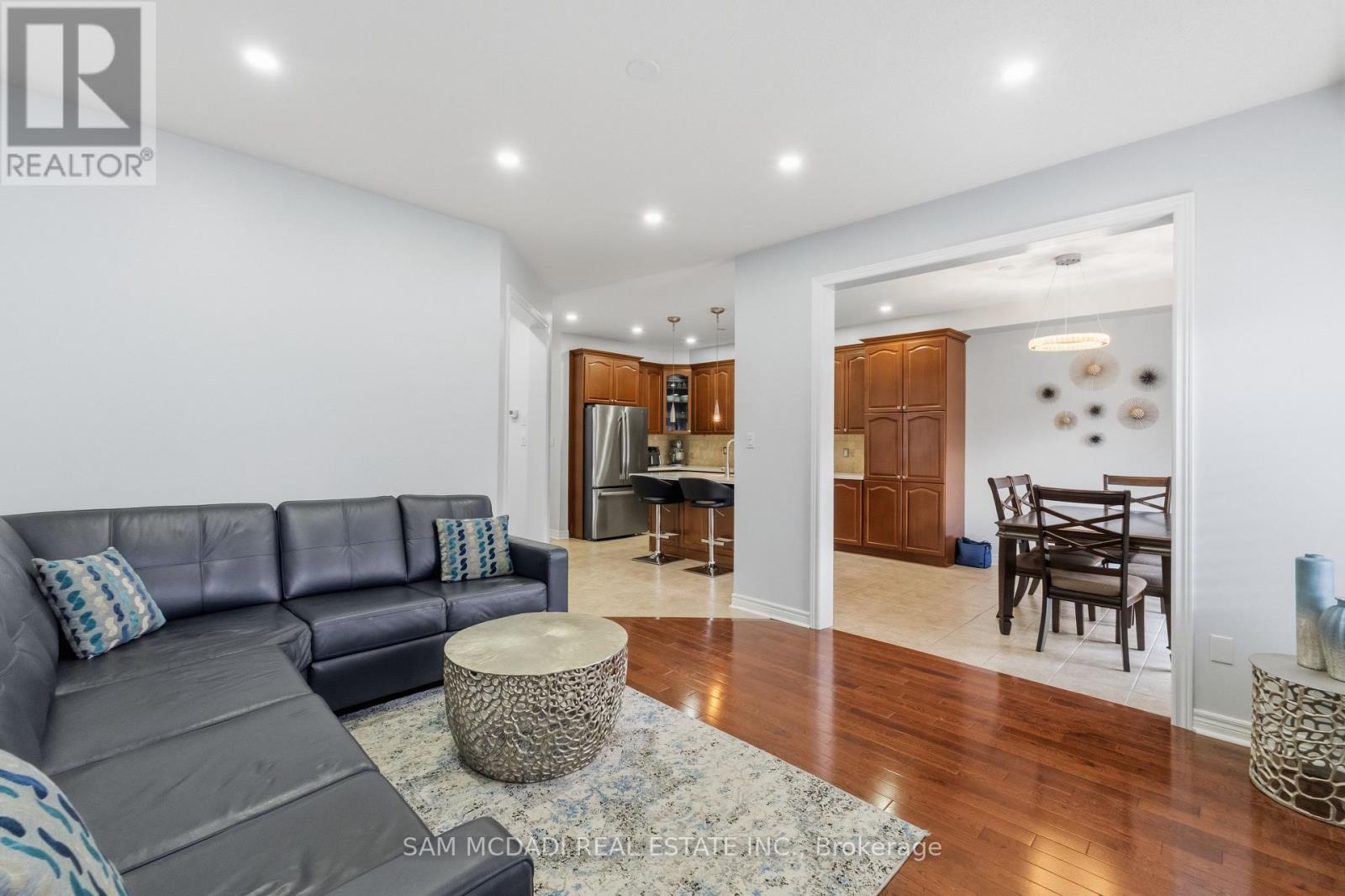 5604 Doctor Peddle Crescent, Mississauga, Ontario  L5M 0K6 - Photo 8 - W13762360