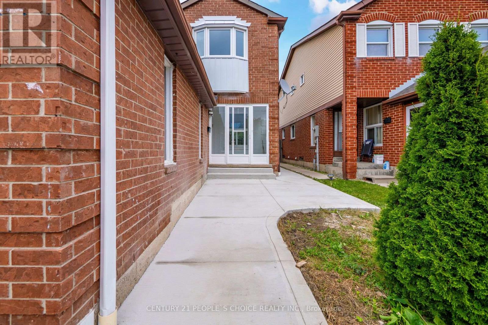 658 Galloway Crescent, Mississauga, Ontario  L5C 3W1 - Photo 3 - W13762418