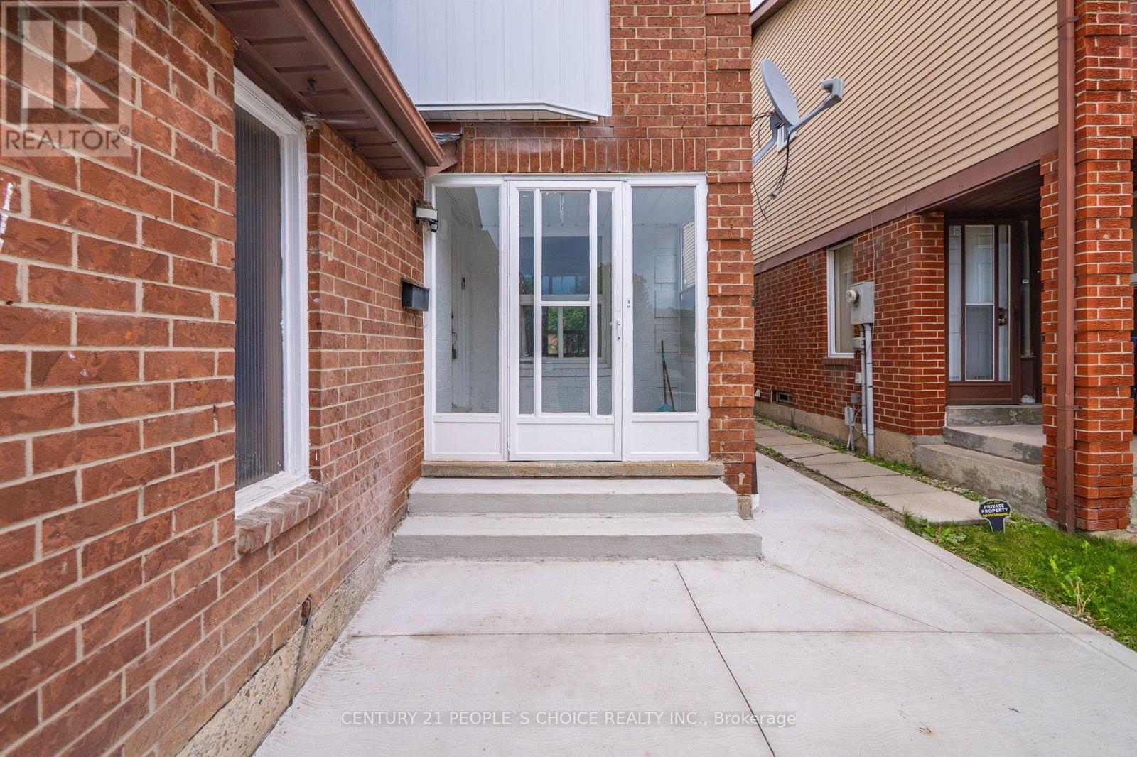 658 Galloway Crescent, Mississauga, Ontario  L5C 3W1 - Photo 4 - W13762418