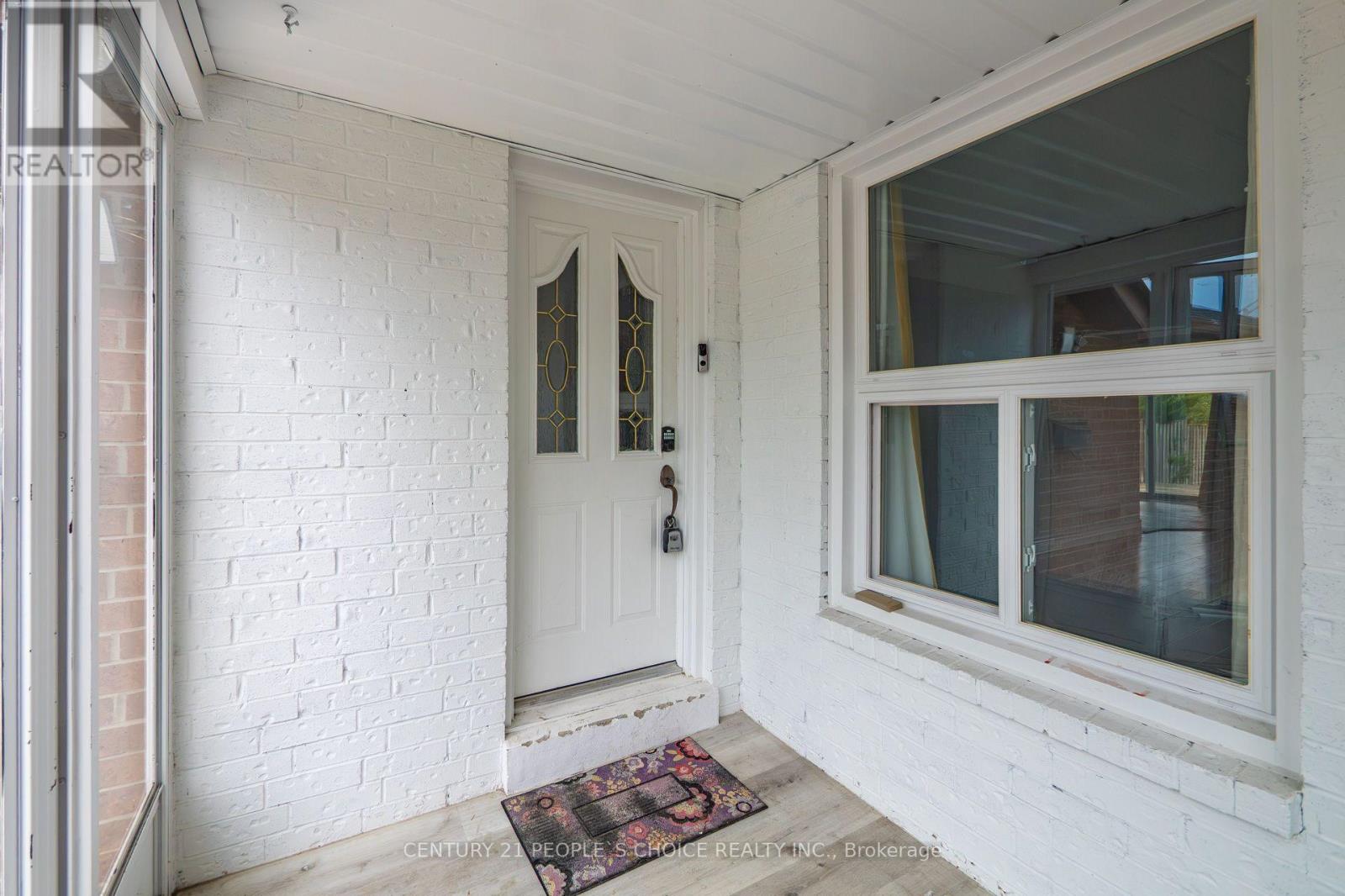 658 Galloway Crescent, Mississauga, Ontario  L5C 3W1 - Photo 5 - W13762418