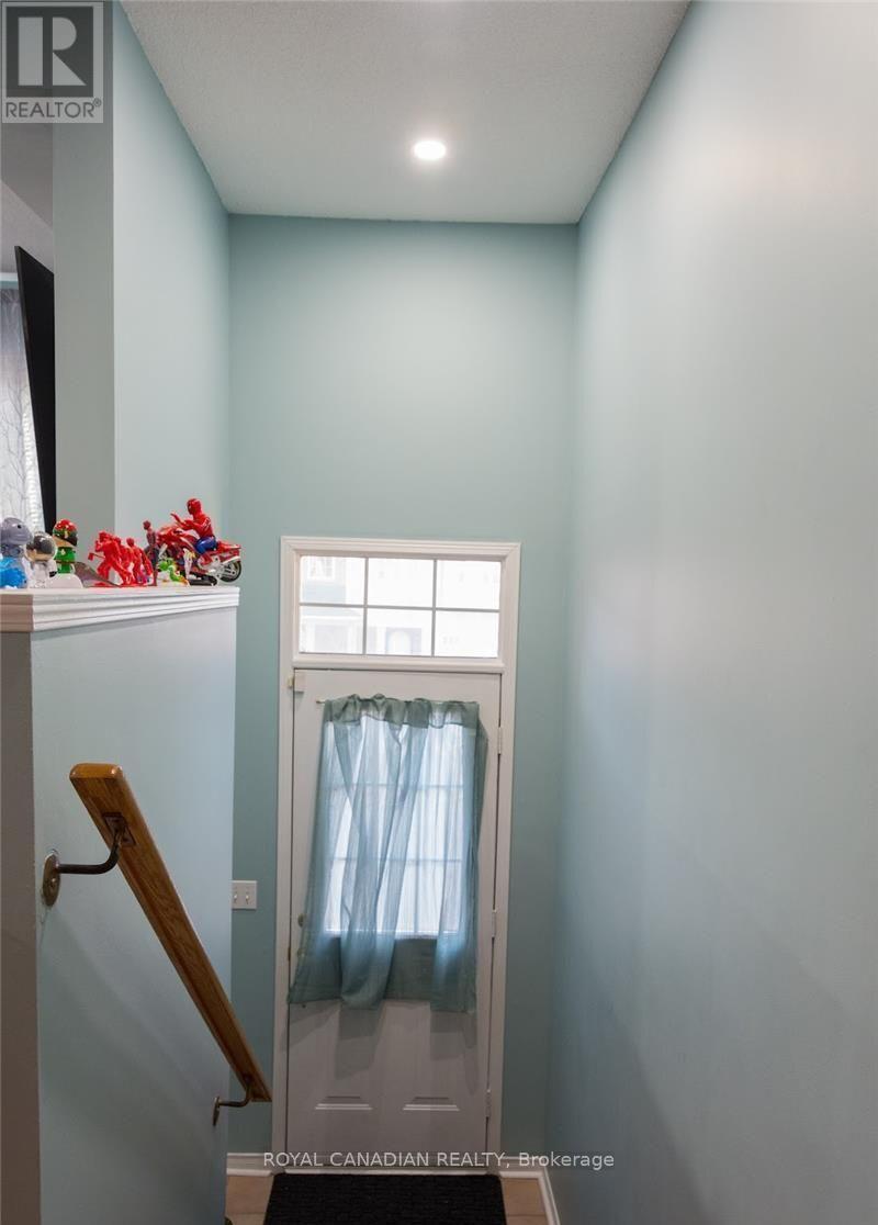 209 - 5030 Heatherleigh Avenue S, Mississauga, Ontario  L5V 2G7 - Photo 2 - W13762478