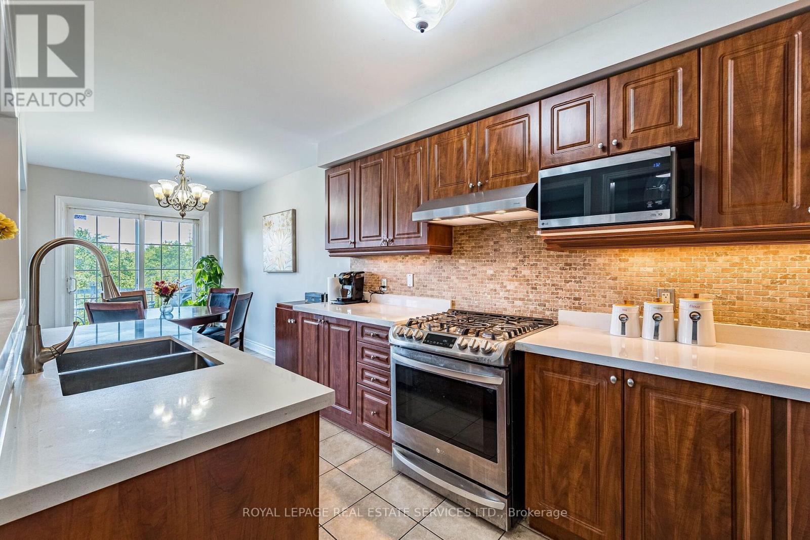 26 Bay Breeze Drive, Brampton, Ontario  L6R 0M1 - Photo 13 - W13762484