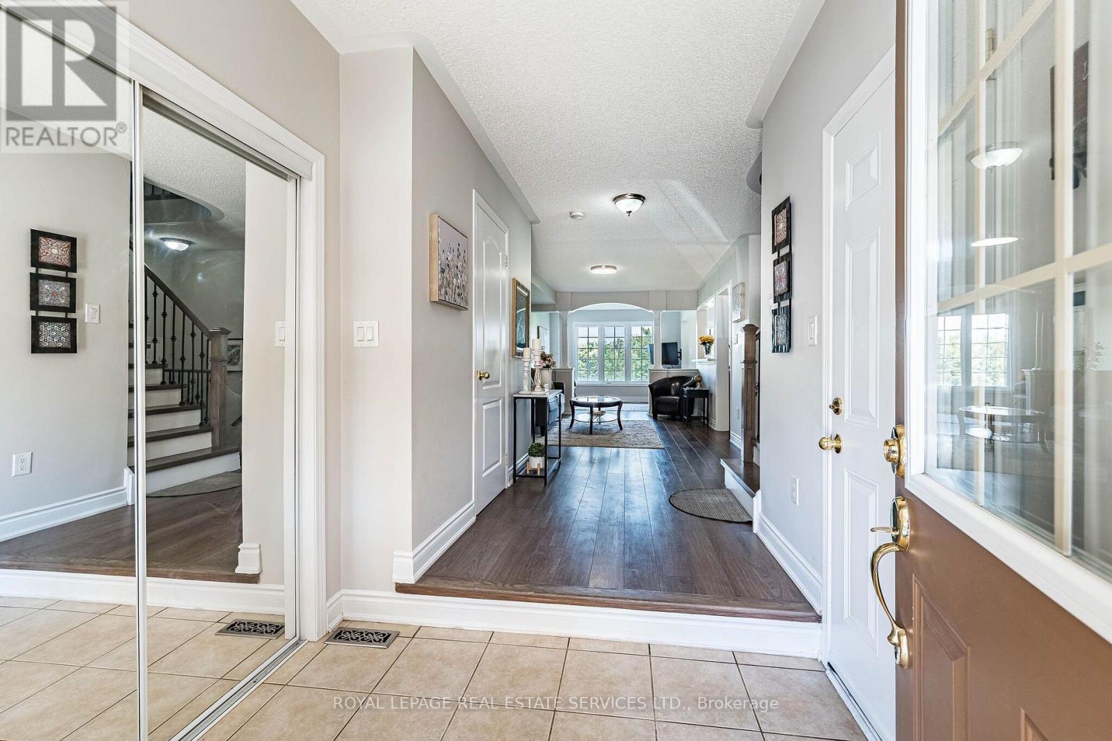 26 Bay Breeze Drive, Brampton, Ontario  L6R 0M1 - Photo 4 - W13762484