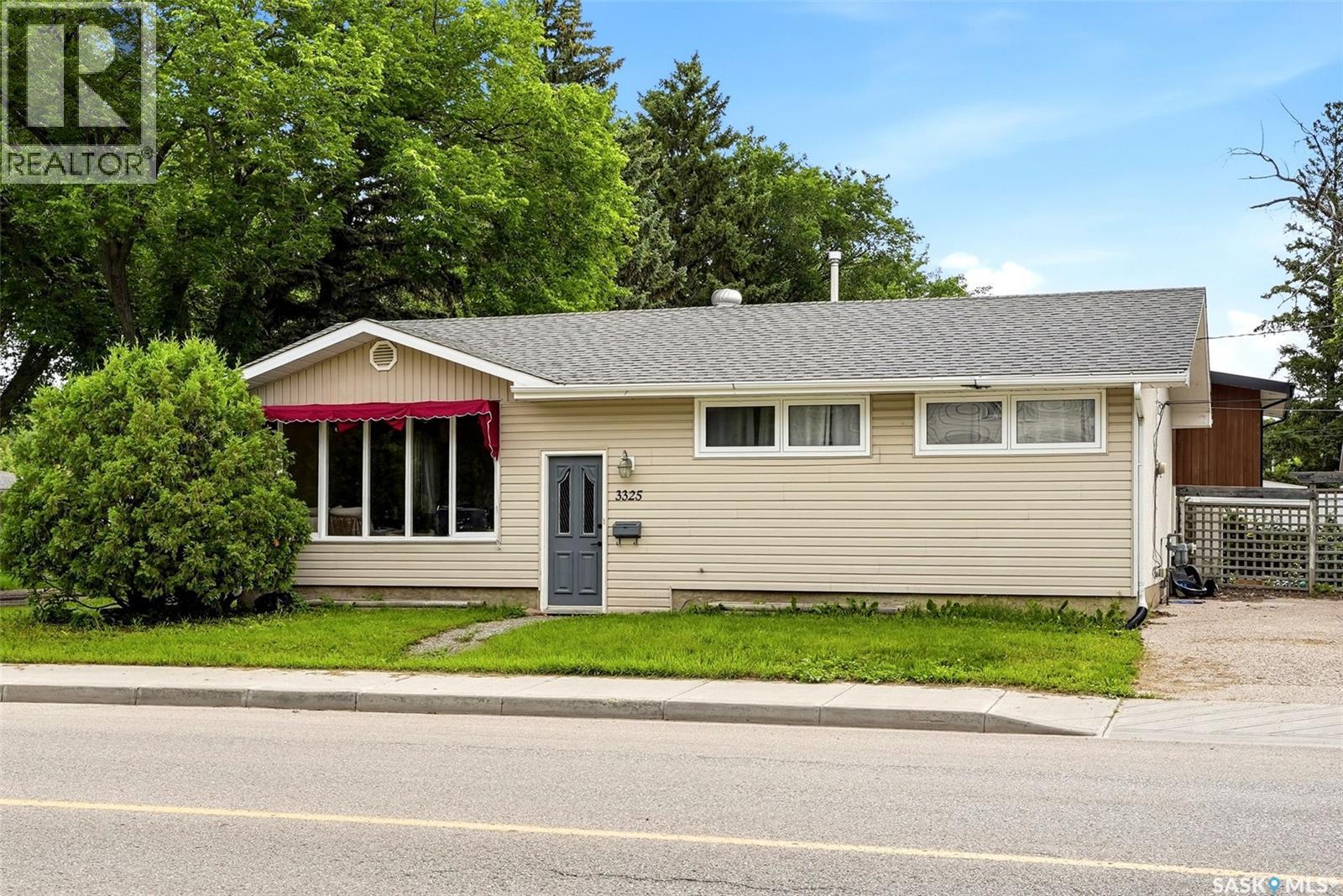 3325 29th Avenue, Regina, Saskatchewan  S4S 2P1 - Photo 1 - SK047813