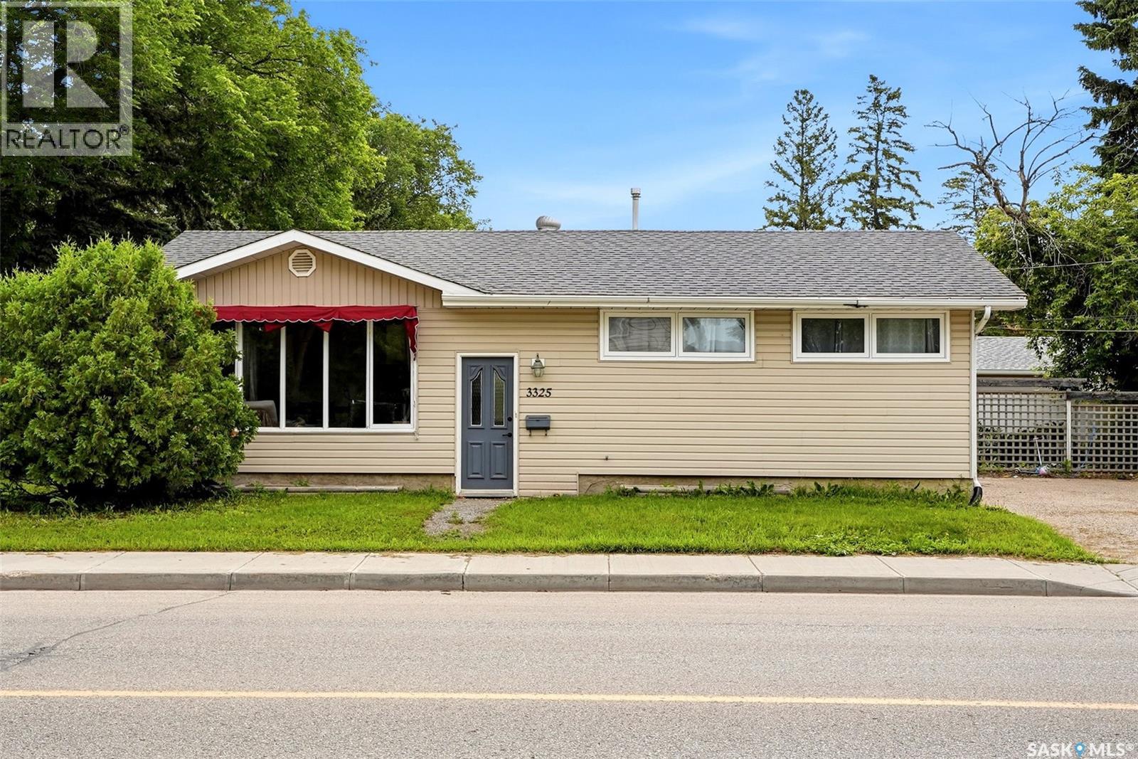 3325 29th Avenue, Regina, Saskatchewan  S4S 2P1 - Photo 2 - SK047813