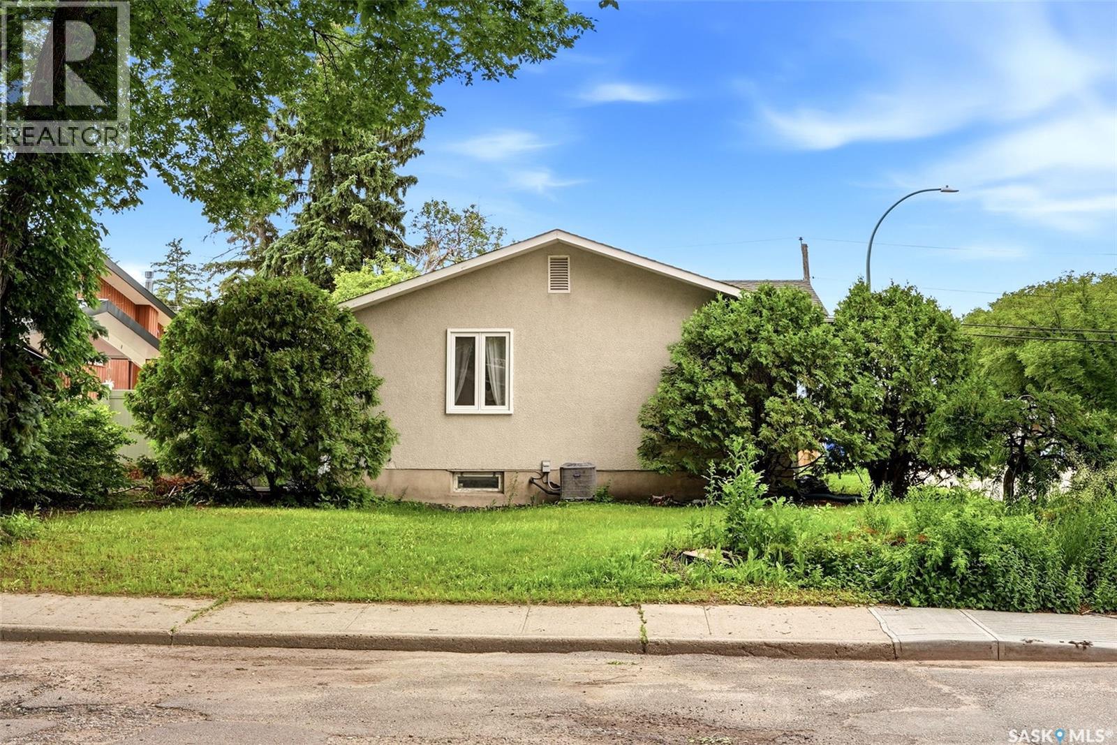 3325 29th Avenue, Regina, Saskatchewan  S4S 2P1 - Photo 3 - SK047813