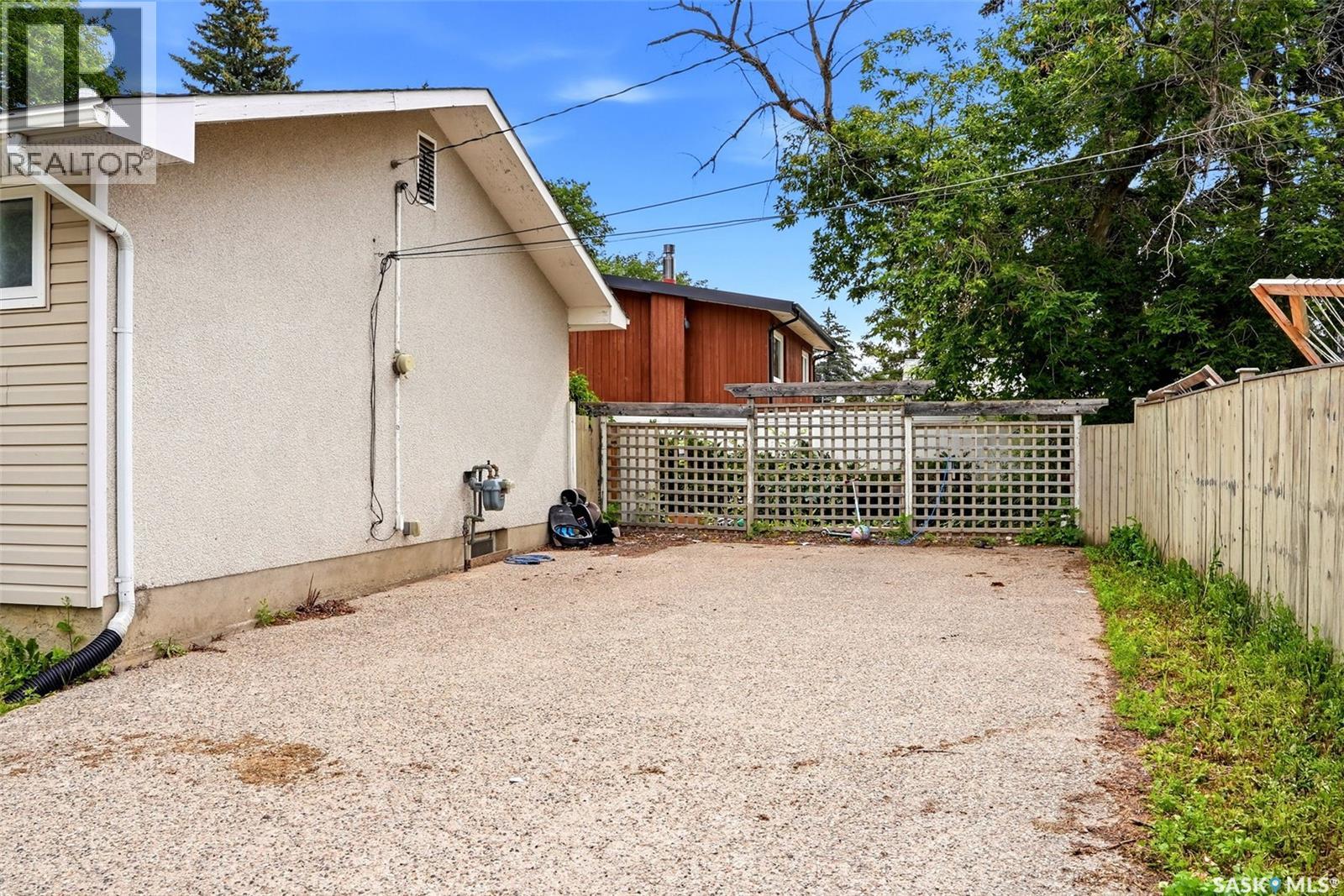 3325 29th Avenue, Regina, Saskatchewan  S4S 2P1 - Photo 4 - SK047813