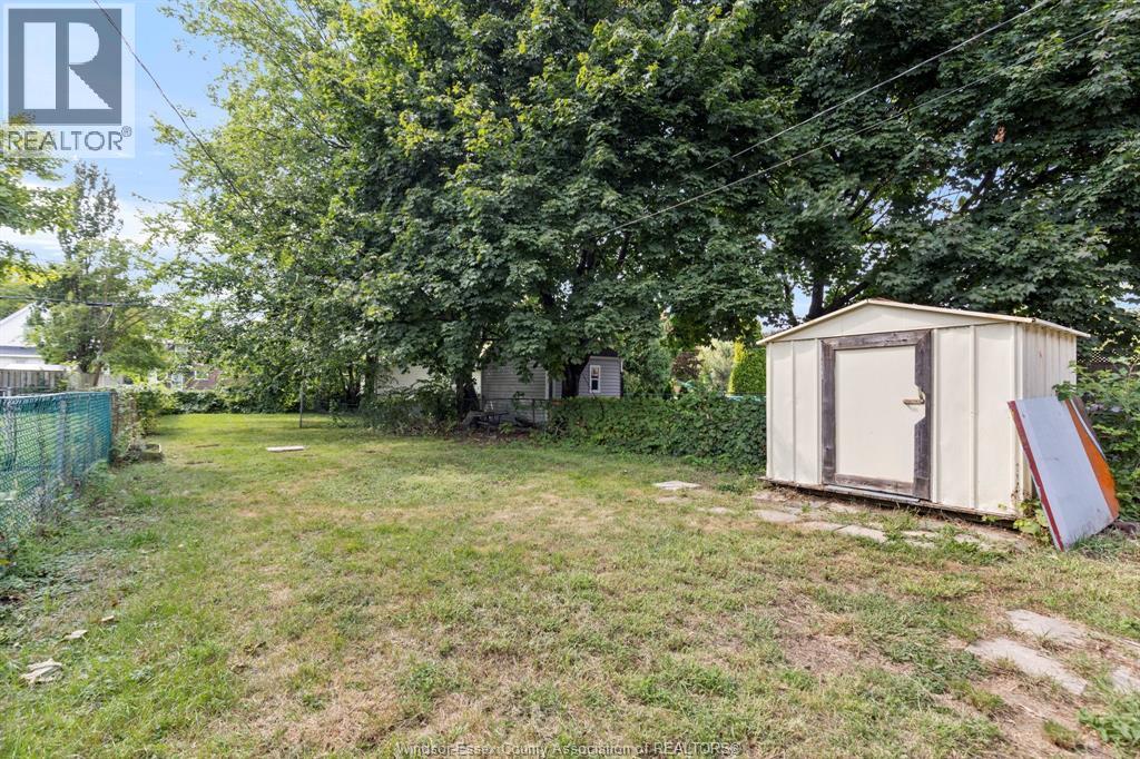 955 Mcewan, Windsor, Ontario  N9B 2G1 - Photo 16 - 26022108