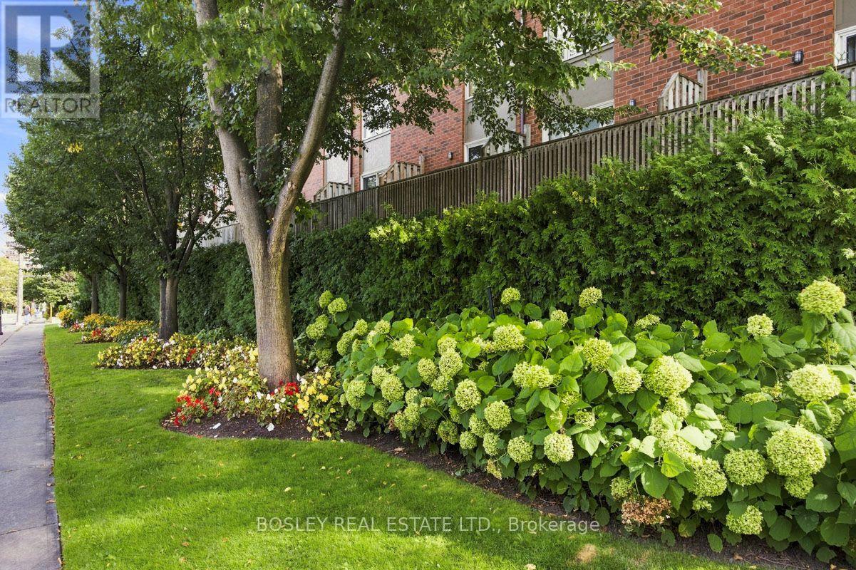 3 - 64 Old Mill Terrace, Toronto, Ontario  M8X 1A2 - Photo 2 - W13762486