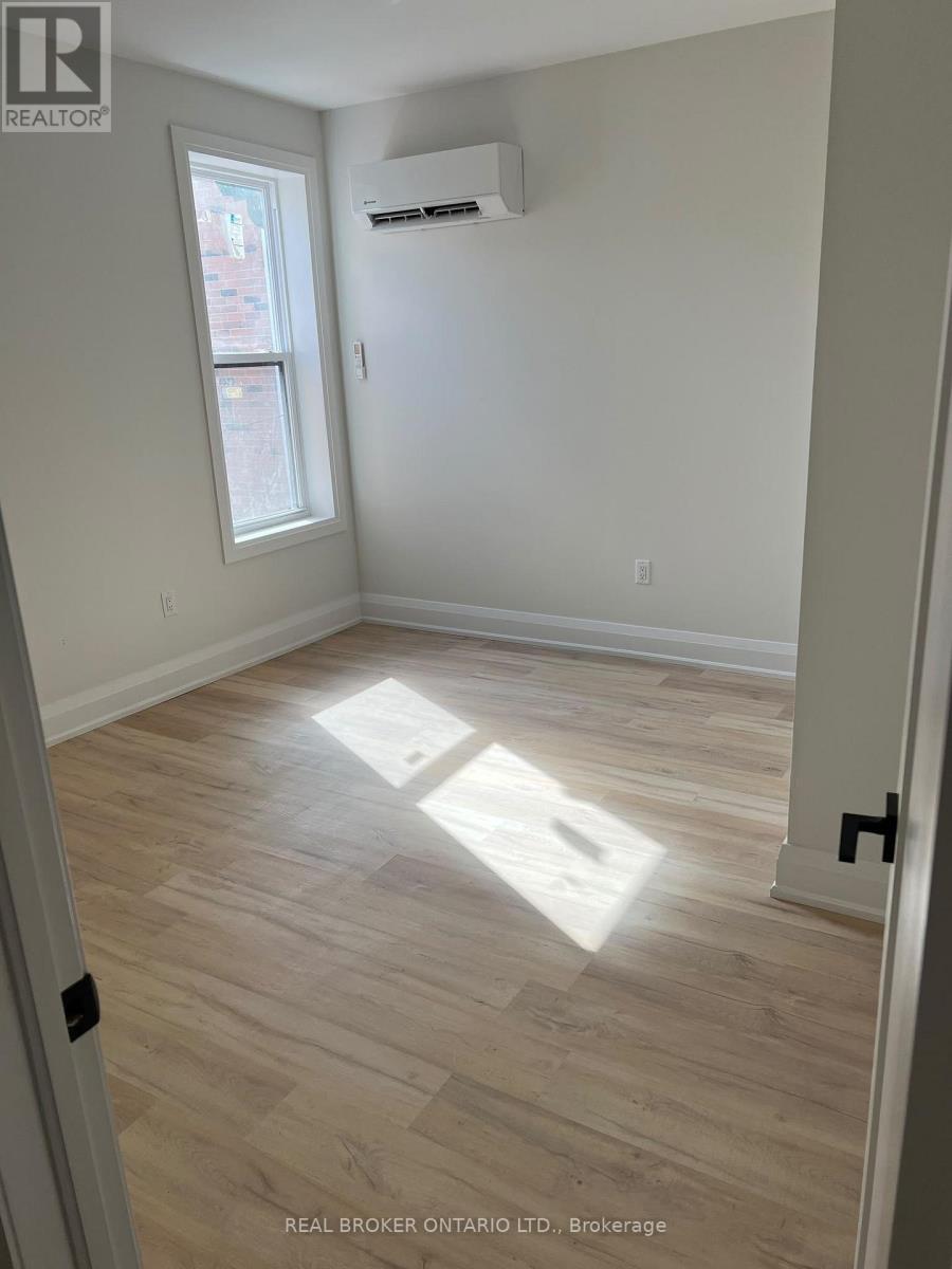 30 Victoria Avenue N, Hamilton, Ontario L8L 5E1 - Photo 2 - X13708400