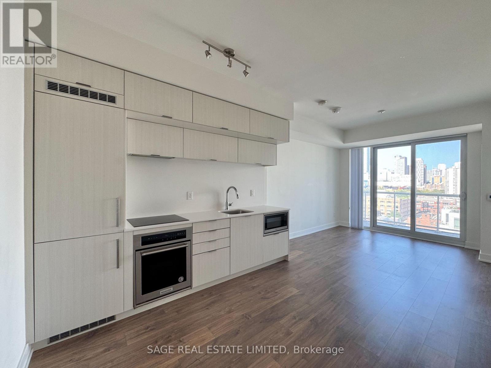 1111 - 80 VANAULEY STREET, Toronto, Ontario