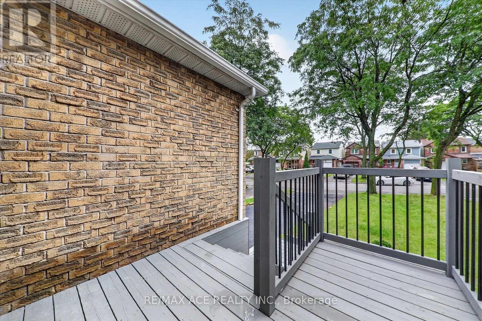 101 Greenfield Crescent, Whitby, Ontario  L1N 7G2 - Photo 6 - E13762698