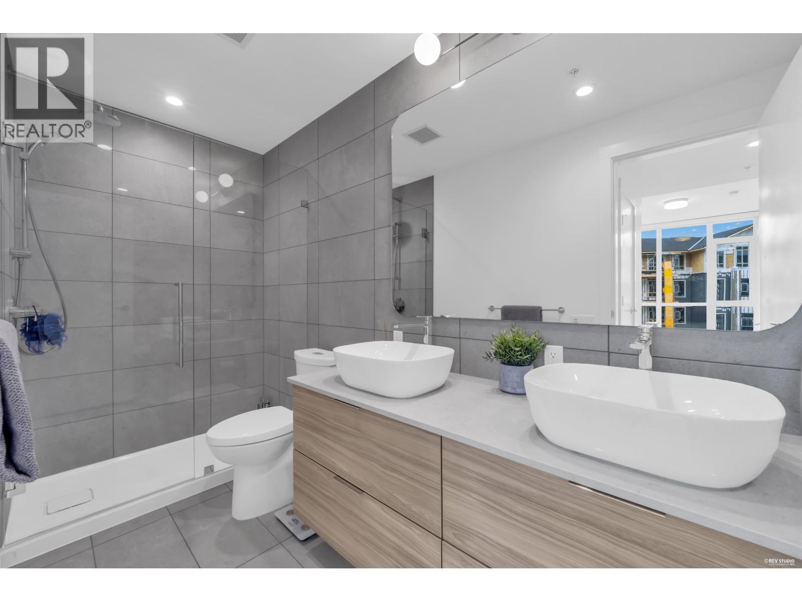 306 2325 Emery Court, North Vancouver, British Columbia  V7J 0E8 - Photo 6 - R3163353