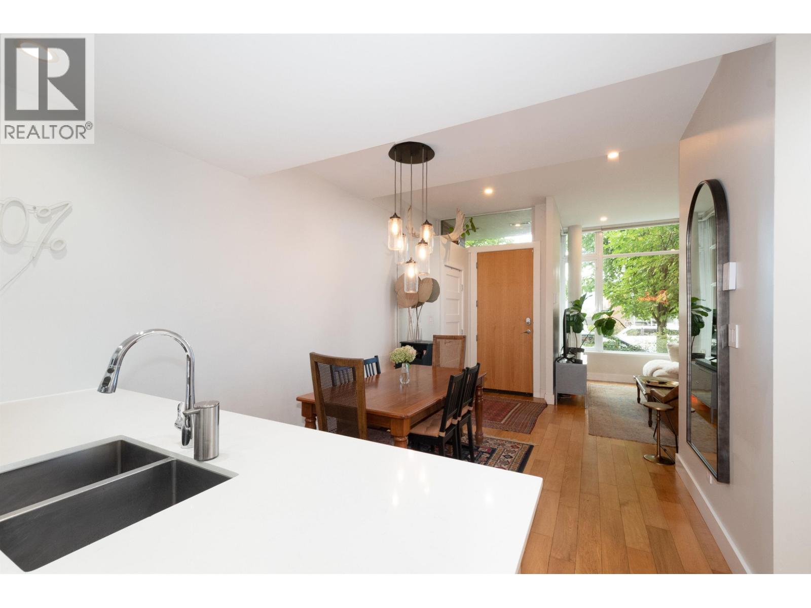 290 E 11th Avenue, Vancouver, British Columbia  V5T 2C3 - Photo 2 - R3163366